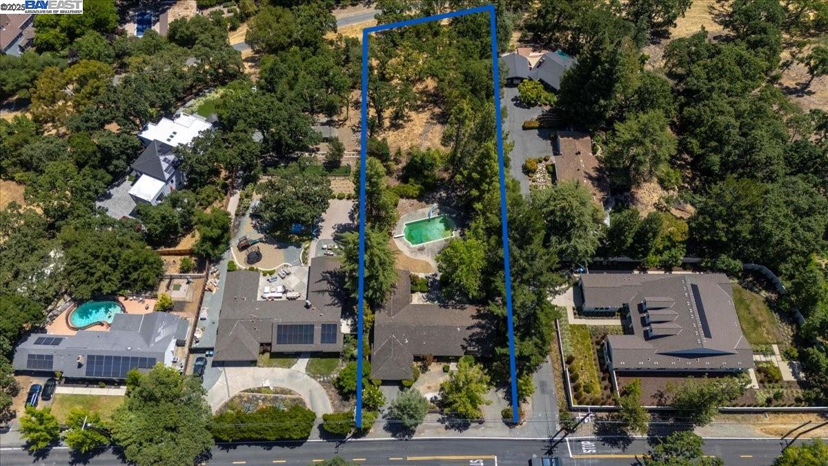 Detail Gallery Image 22 of 27 For 196 Crest Ave, Alamo,  CA 94507 - 5 Beds | 4 Baths