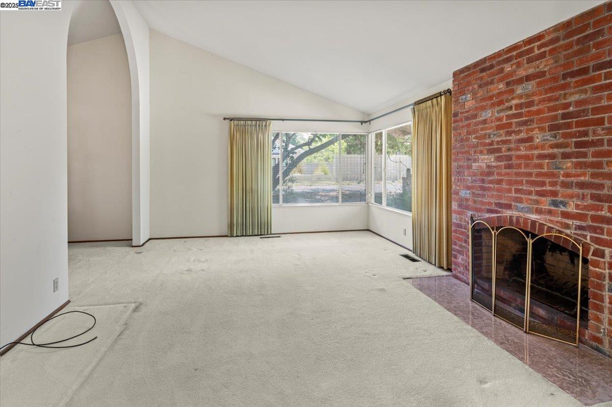 Detail Gallery Image 5 of 27 For 196 Crest Ave, Alamo,  CA 94507 - 5 Beds | 4 Baths