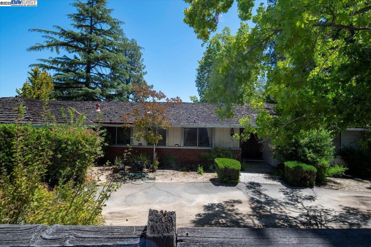Detail Gallery Image 6 of 27 For 196 Crest Ave, Alamo,  CA 94507 - 5 Beds | 4 Baths