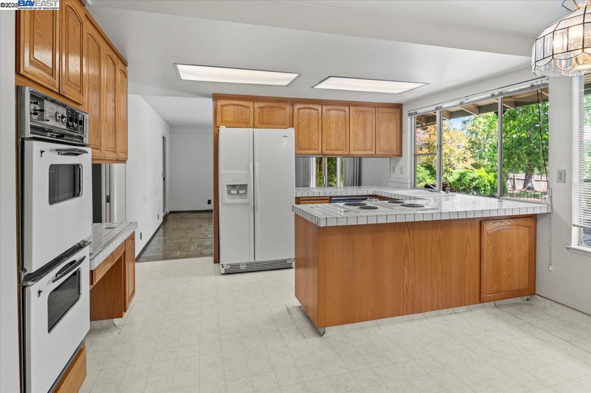 Detail Gallery Image 8 of 27 For 196 Crest Ave, Alamo,  CA 94507 - 5 Beds | 4 Baths