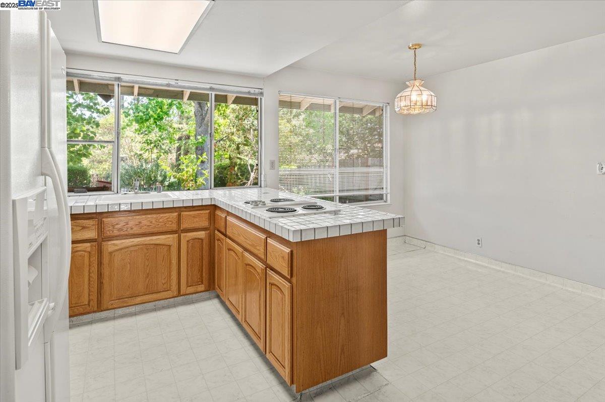 Detail Gallery Image 9 of 27 For 196 Crest Ave, Alamo,  CA 94507 - 5 Beds | 4 Baths