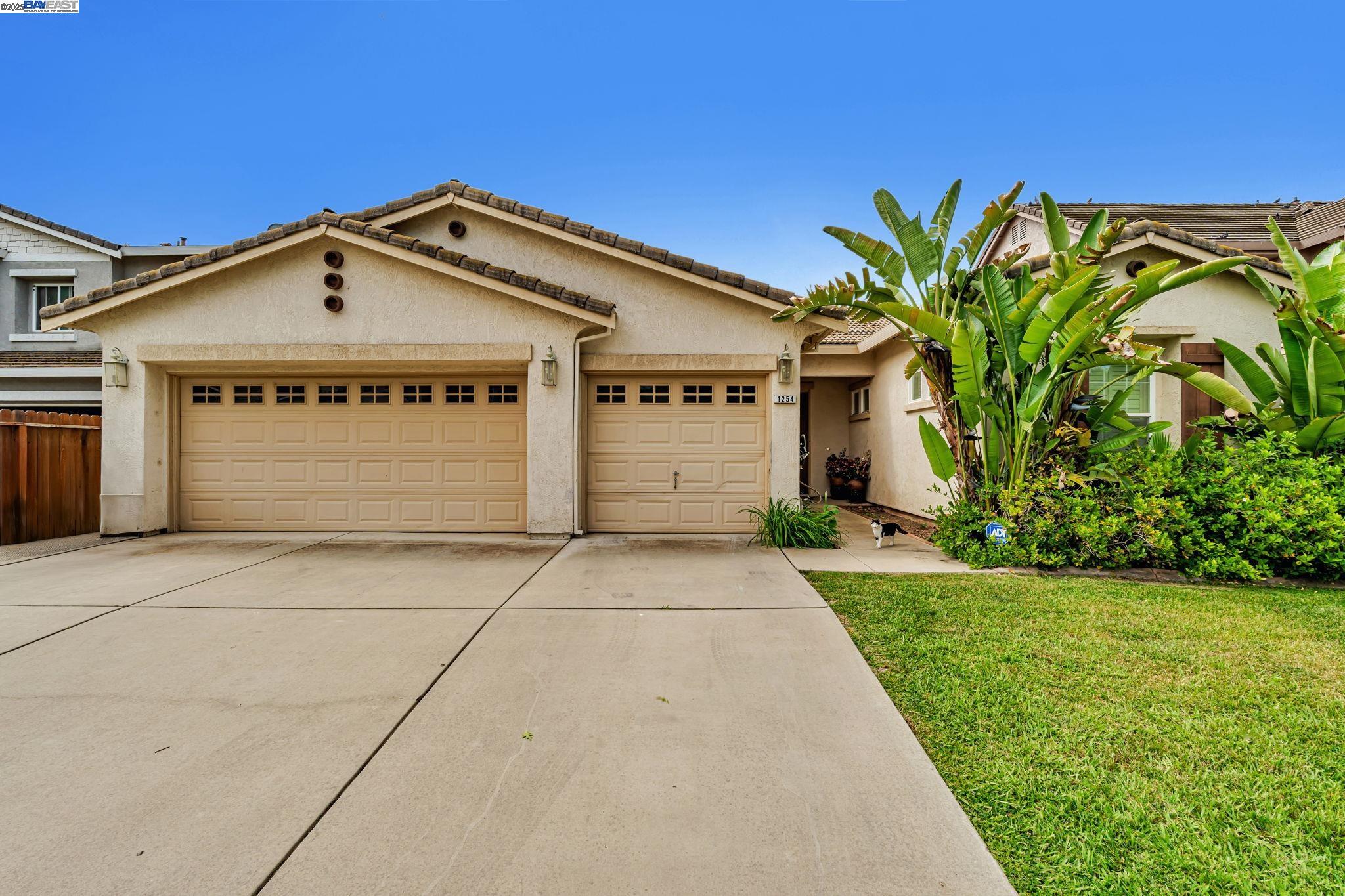 Detail Gallery Image 1 of 32 For 1254 Esplanade Dr, Merced,  CA 95348 - 4 Beds | 2 Baths