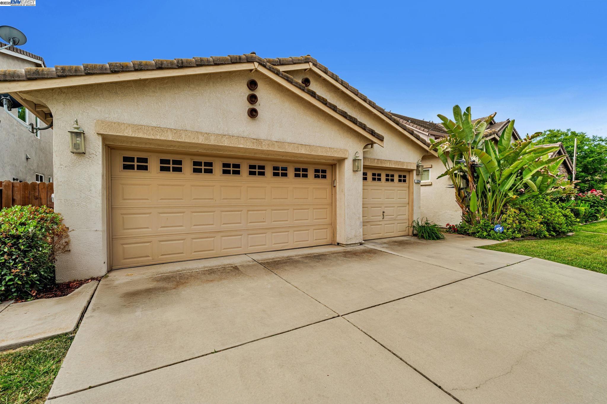 Detail Gallery Image 2 of 32 For 1254 Esplanade Dr, Merced,  CA 95348 - 4 Beds | 2 Baths