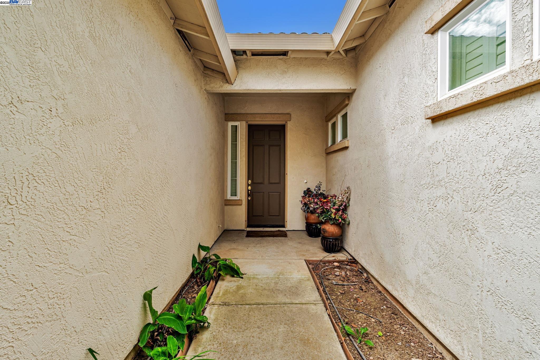 Detail Gallery Image 4 of 32 For 1254 Esplanade Dr, Merced,  CA 95348 - 4 Beds | 2 Baths