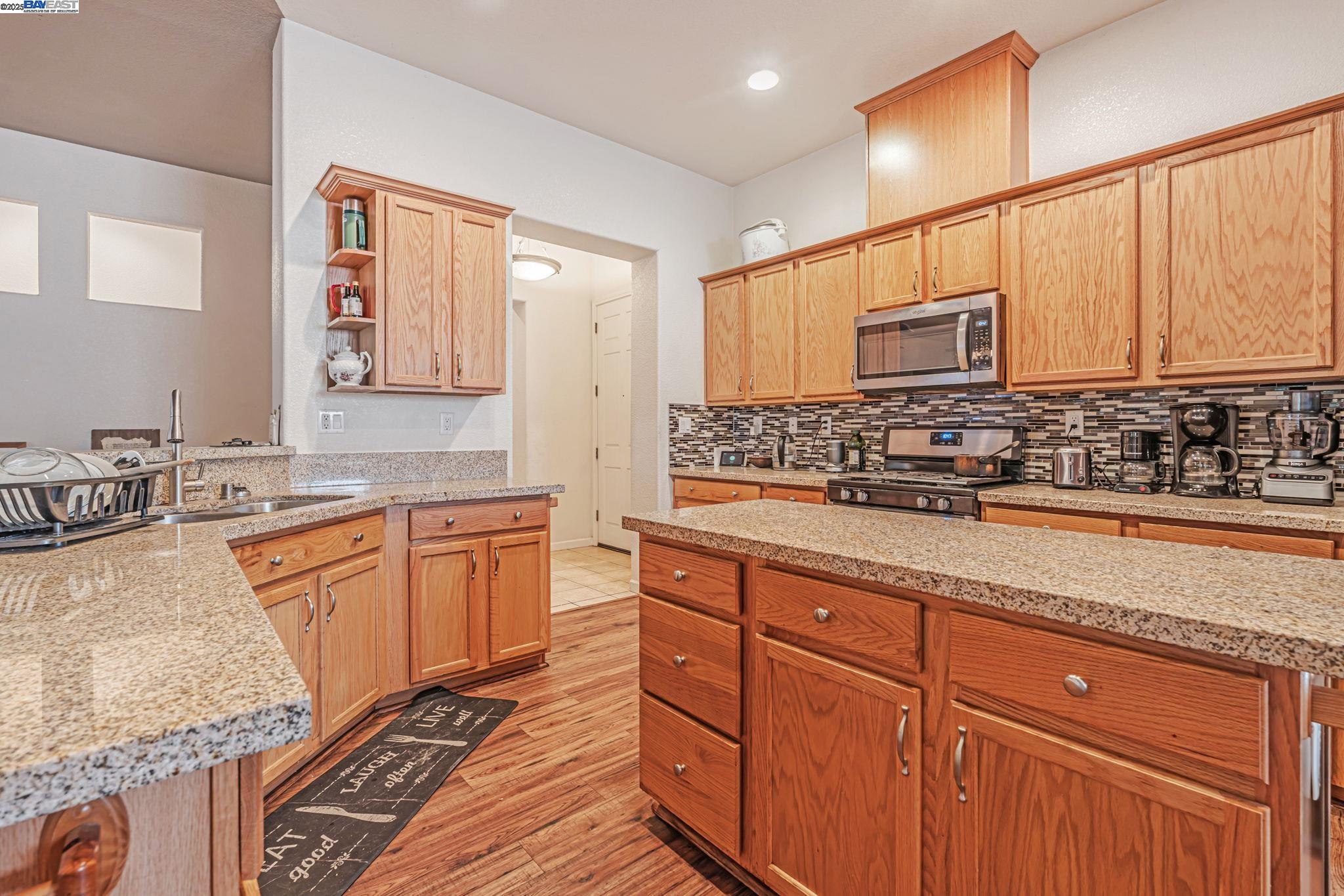 Detail Gallery Image 8 of 32 For 1254 Esplanade Dr, Merced,  CA 95348 - 4 Beds | 2 Baths