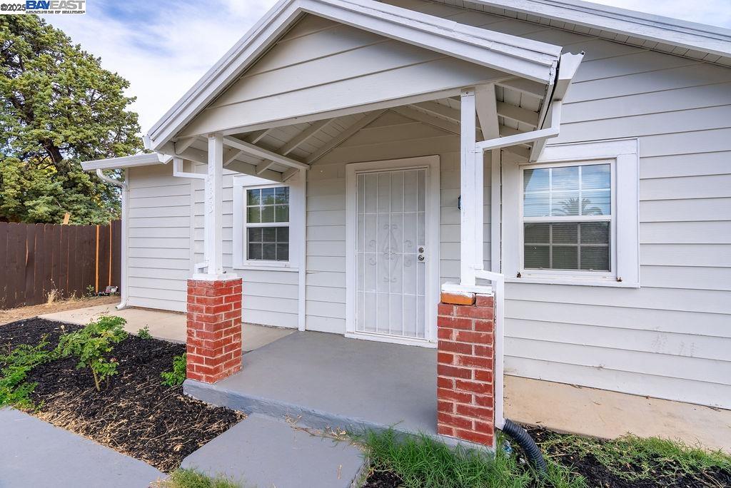 Detail Gallery Image 4 of 55 For 4733 E Washington St, Stockton,  CA 95215 - 5 Beds | 4 Baths