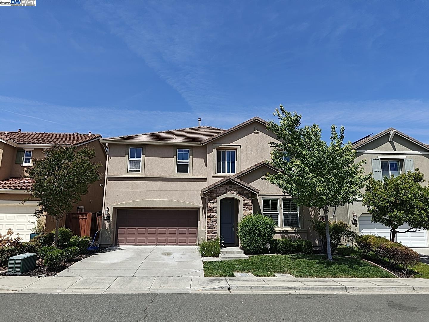 Detail Gallery Image 1 of 36 For 7283 Abbey Dr, Vallejo,  CA 94591 - 4 Beds | 3/1 Baths