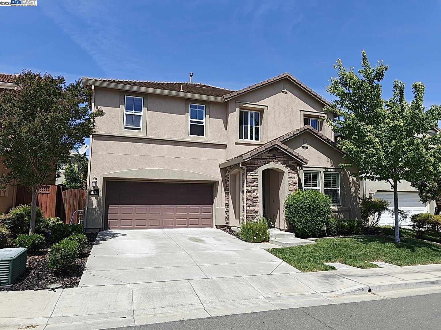 Detail Gallery Image 2 of 36 For 7283 Abbey Dr, Vallejo,  CA 94591 - 4 Beds | 3/1 Baths