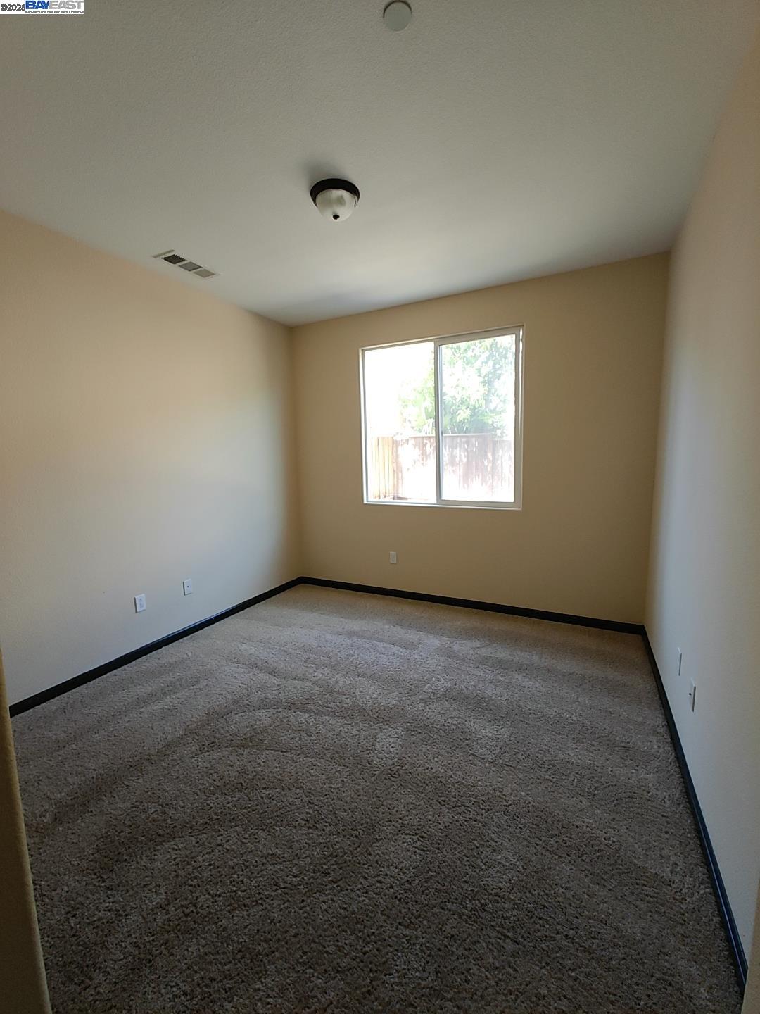 Detail Gallery Image 16 of 36 For 7283 Abbey Dr, Vallejo,  CA 94591 - 4 Beds | 3/1 Baths