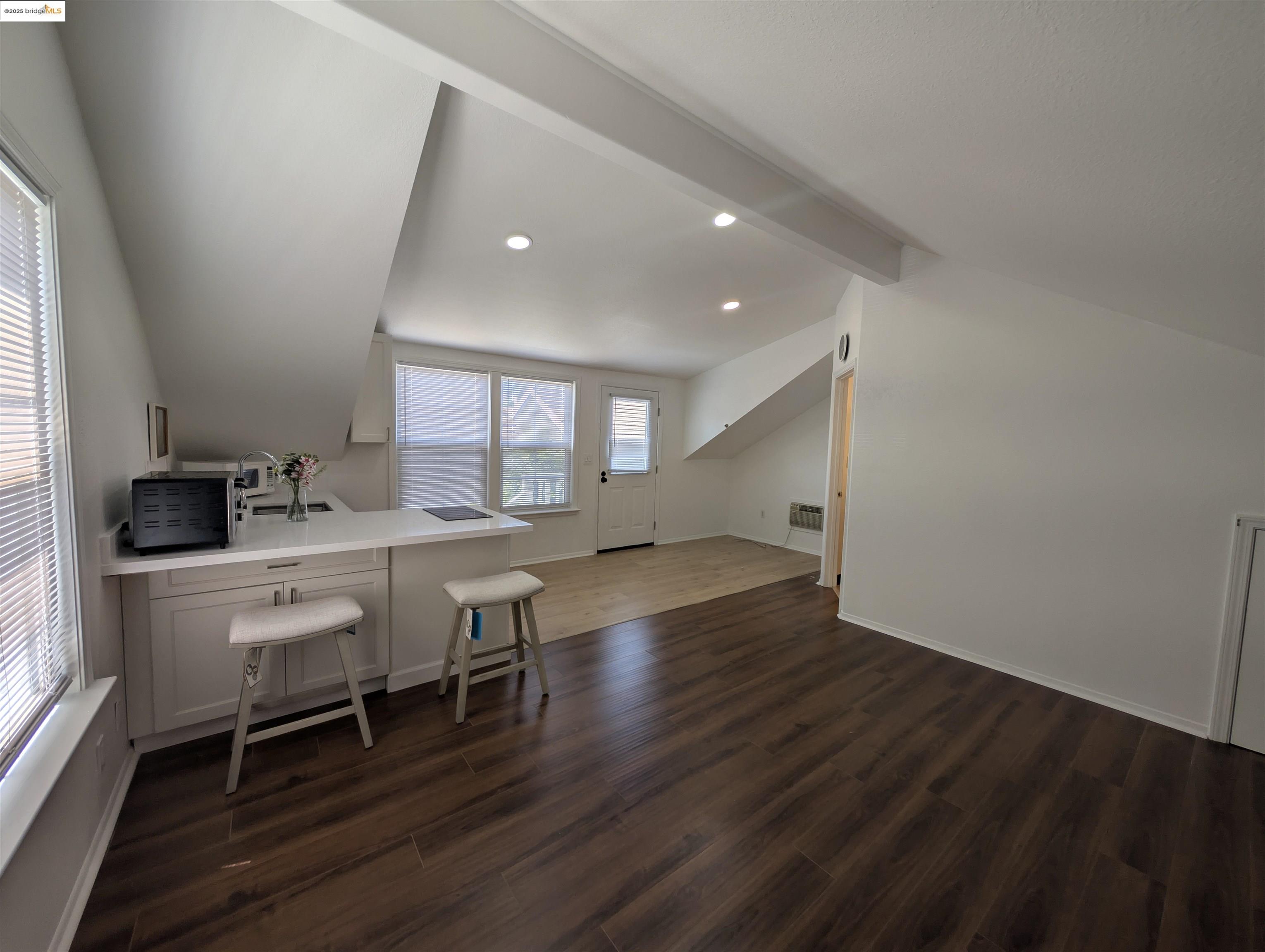 Detail Gallery Image 3 of 6 For 1021 Arlington Way, Brentwood,  CA 94513 - 1 Beds | 1 Baths