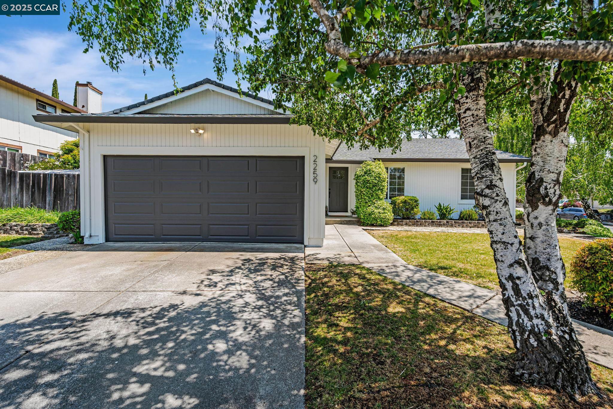 Detail Gallery Image 2 of 36 For 2259 Redwood Rd, Hercules,  CA 94547 - 4 Beds | 2 Baths