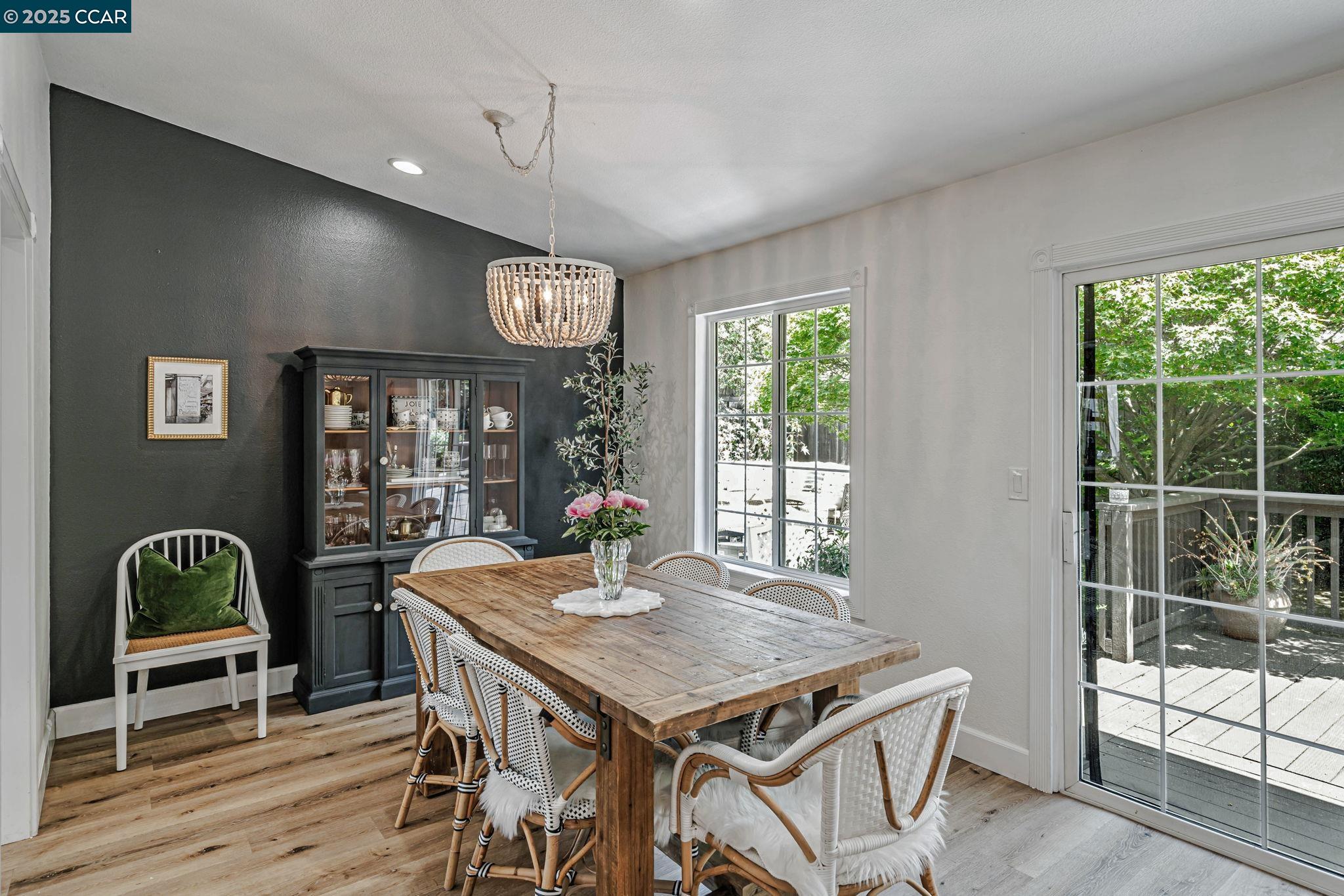Detail Gallery Image 13 of 36 For 2259 Redwood Rd, Hercules,  CA 94547 - 4 Beds | 2 Baths