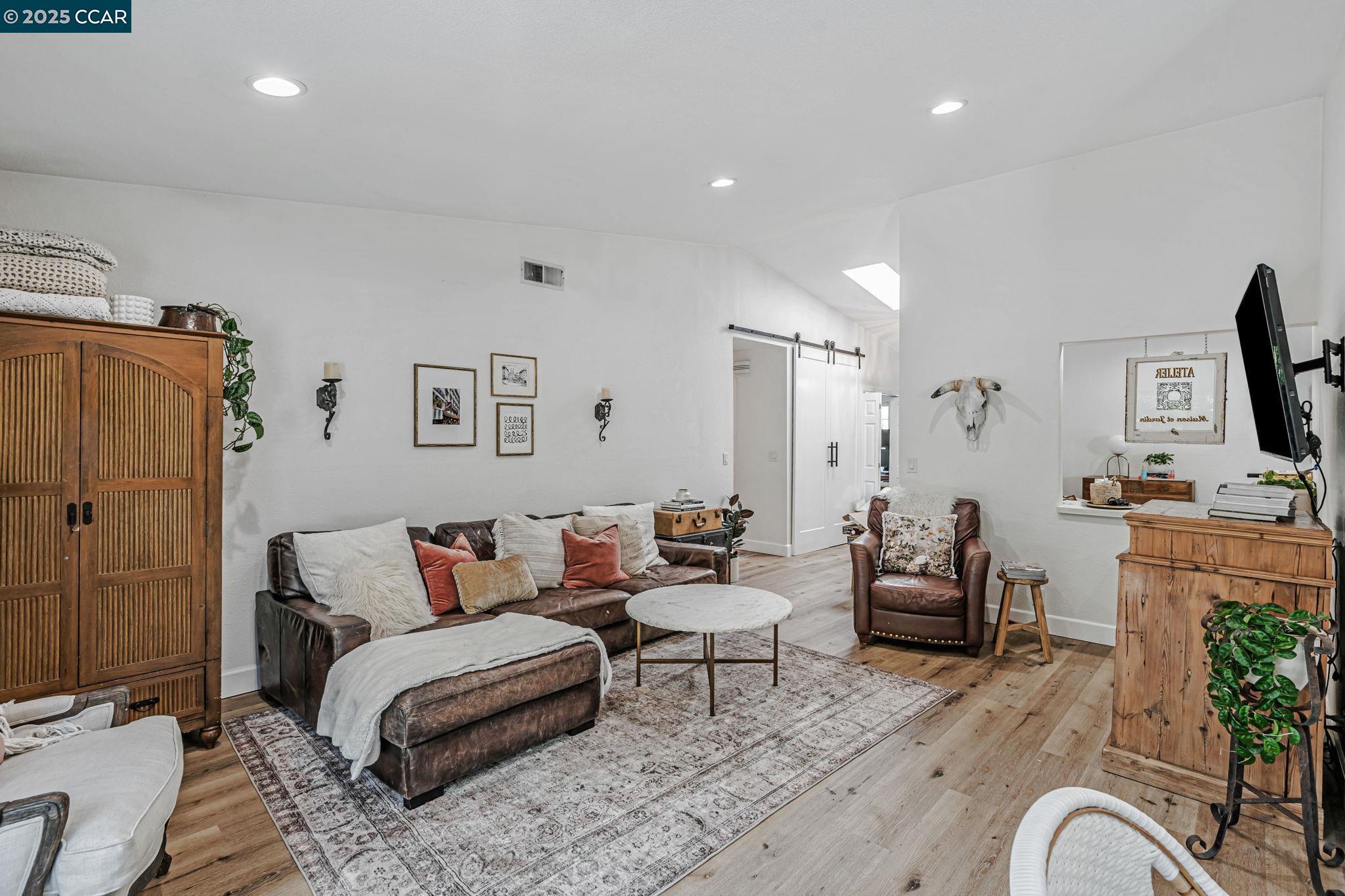 Detail Gallery Image 16 of 36 For 2259 Redwood Rd, Hercules,  CA 94547 - 4 Beds | 2 Baths
