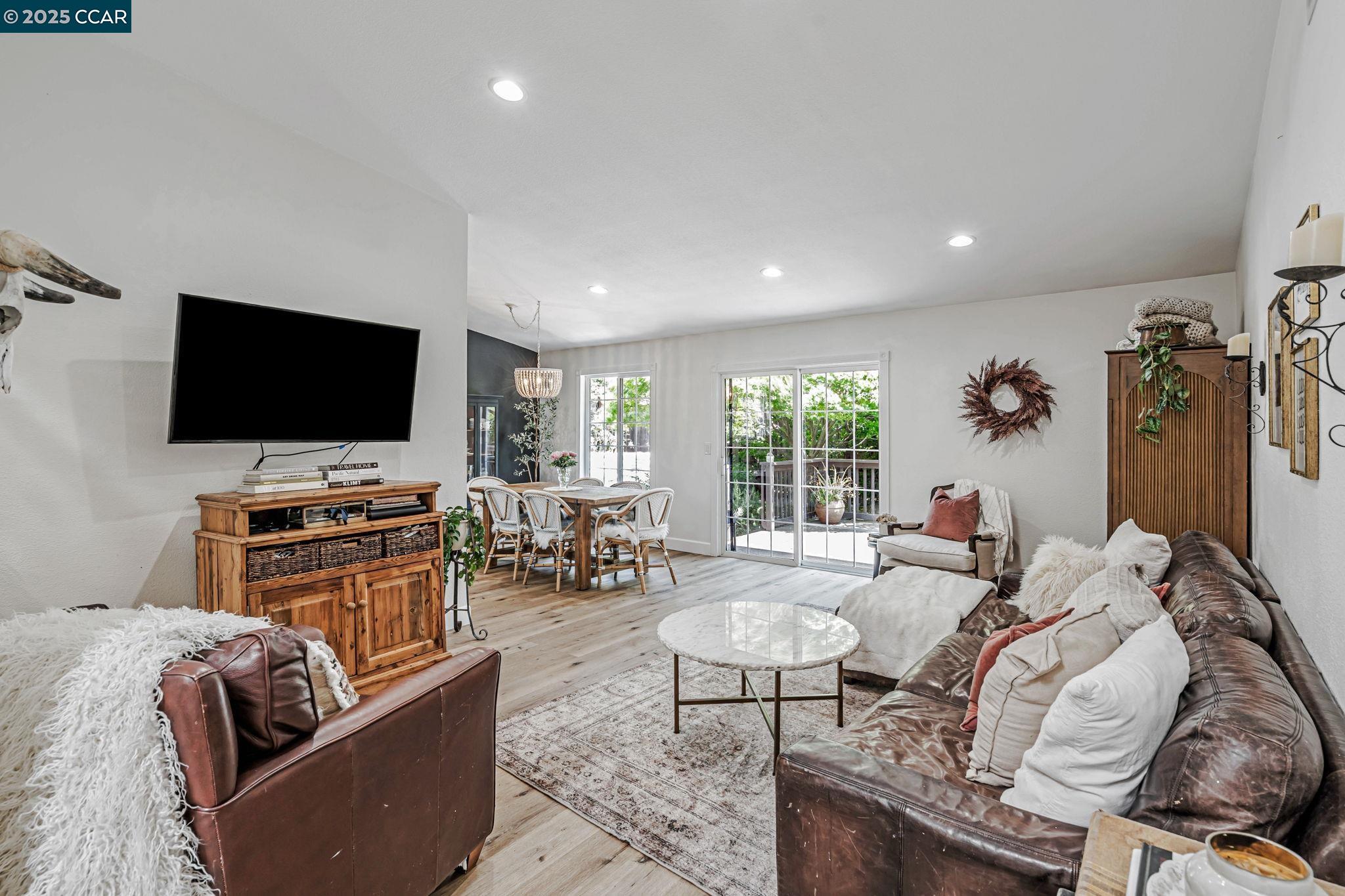 Detail Gallery Image 17 of 36 For 2259 Redwood Rd, Hercules,  CA 94547 - 4 Beds | 2 Baths