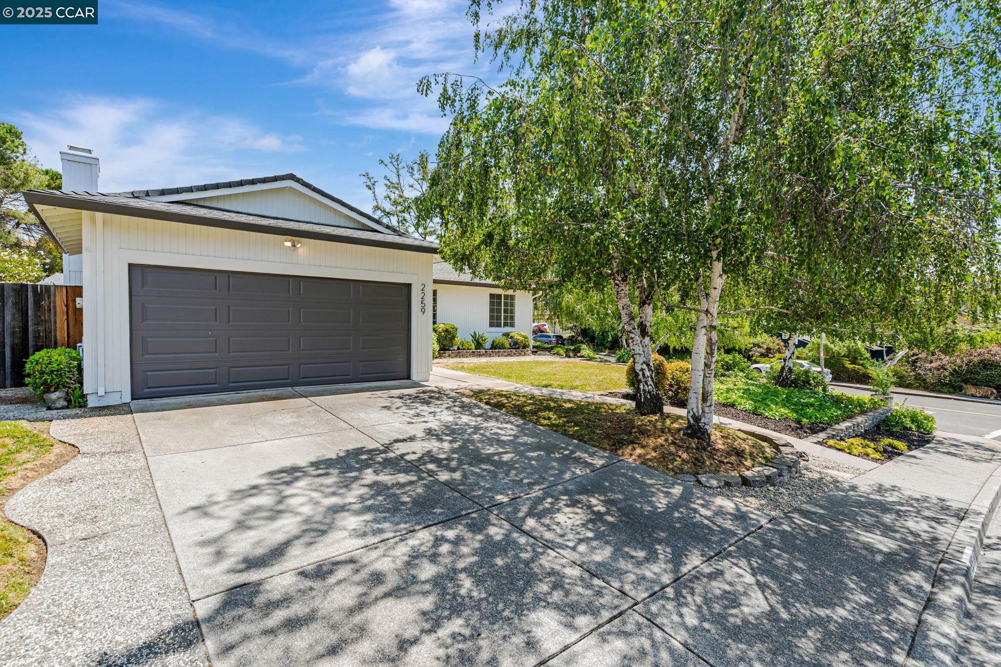 Detail Gallery Image 3 of 36 For 2259 Redwood Rd, Hercules,  CA 94547 - 4 Beds | 2 Baths