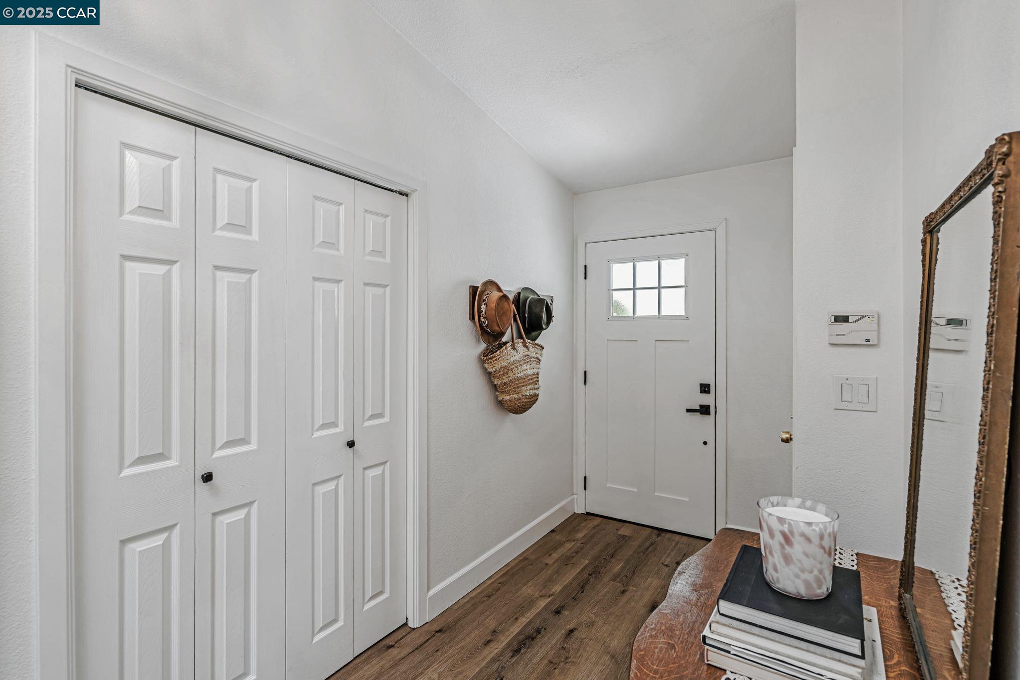 Detail Gallery Image 5 of 36 For 2259 Redwood Rd, Hercules,  CA 94547 - 4 Beds | 2 Baths