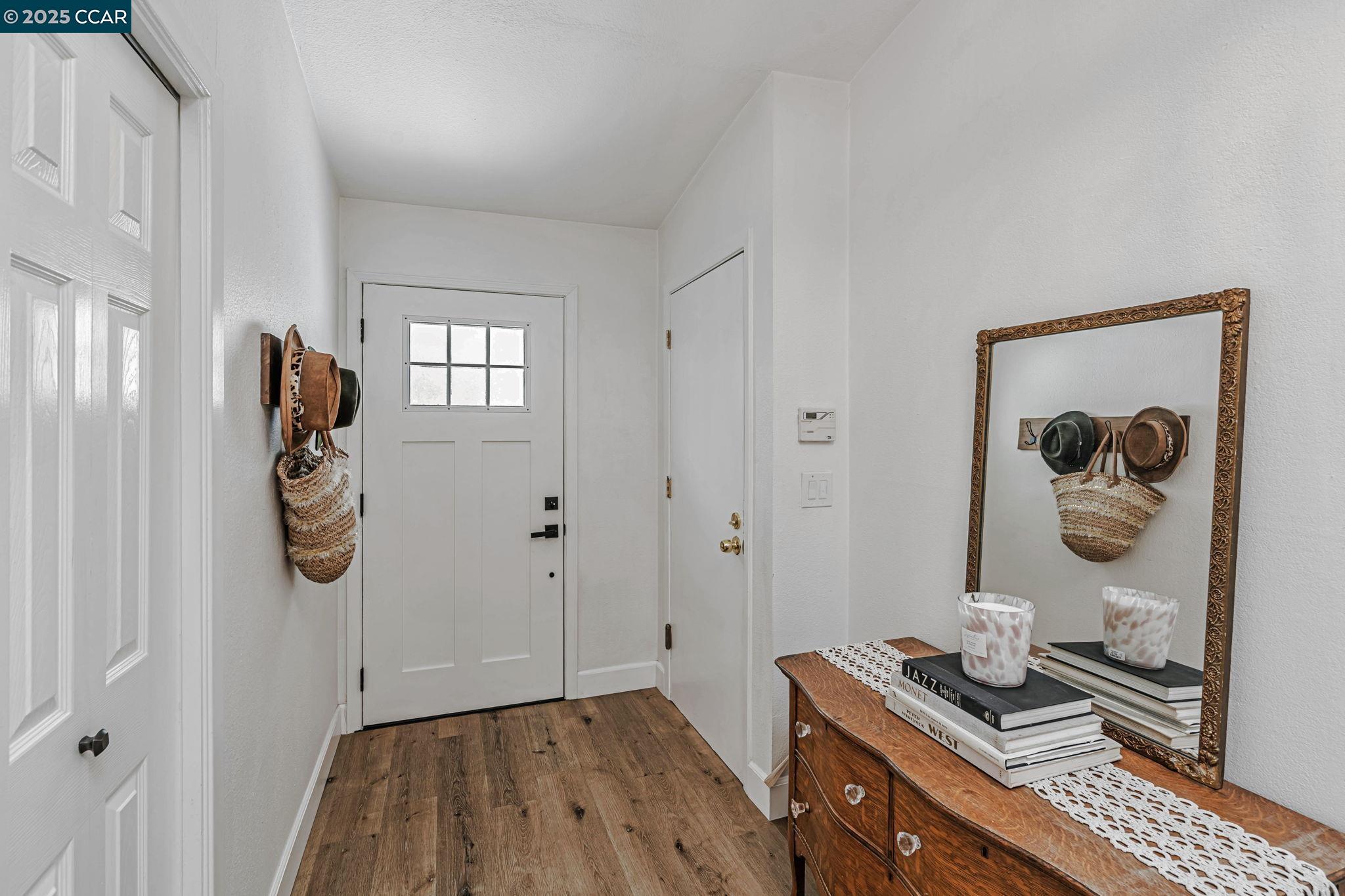 Detail Gallery Image 6 of 36 For 2259 Redwood Rd, Hercules,  CA 94547 - 4 Beds | 2 Baths