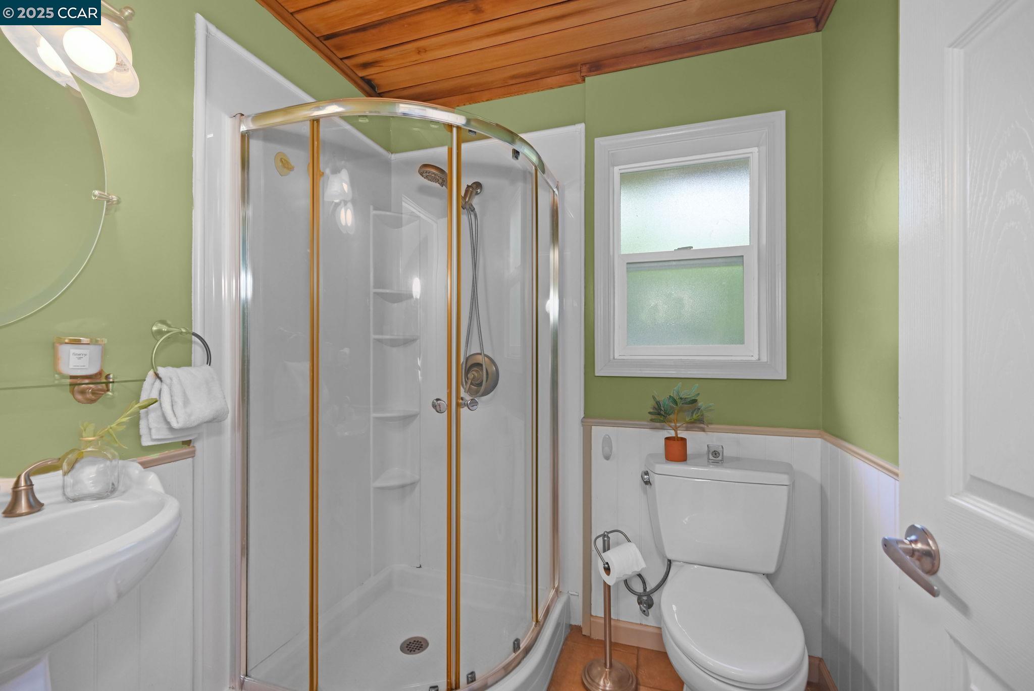 Detail Gallery Image 12 of 43 For 412 Beatrice Rd, Pleasant Hill,  CA 94523 - 4 Beds | 2 Baths