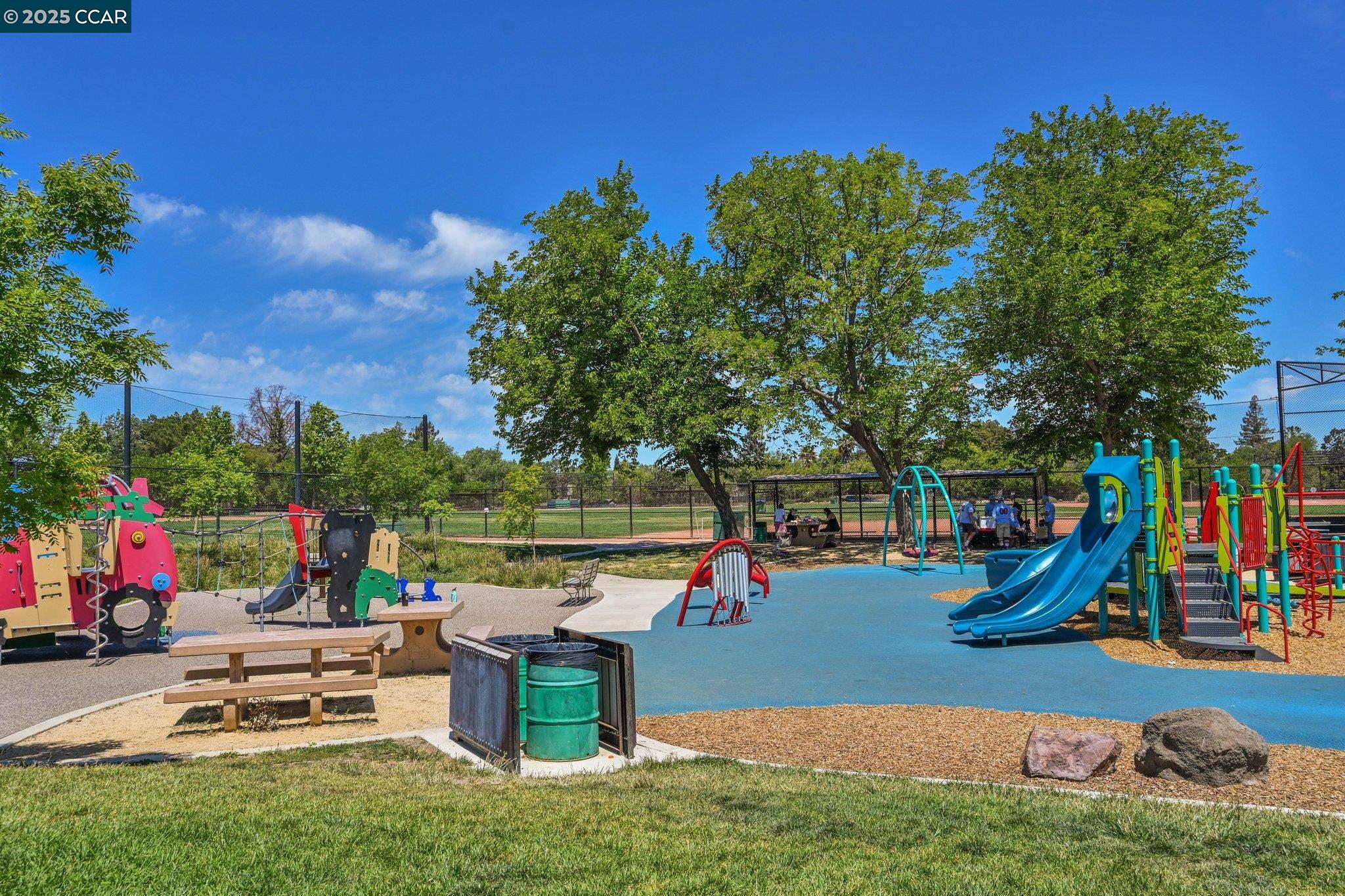 Detail Gallery Image 39 of 43 For 412 Beatrice Rd, Pleasant Hill,  CA 94523 - 4 Beds | 2 Baths