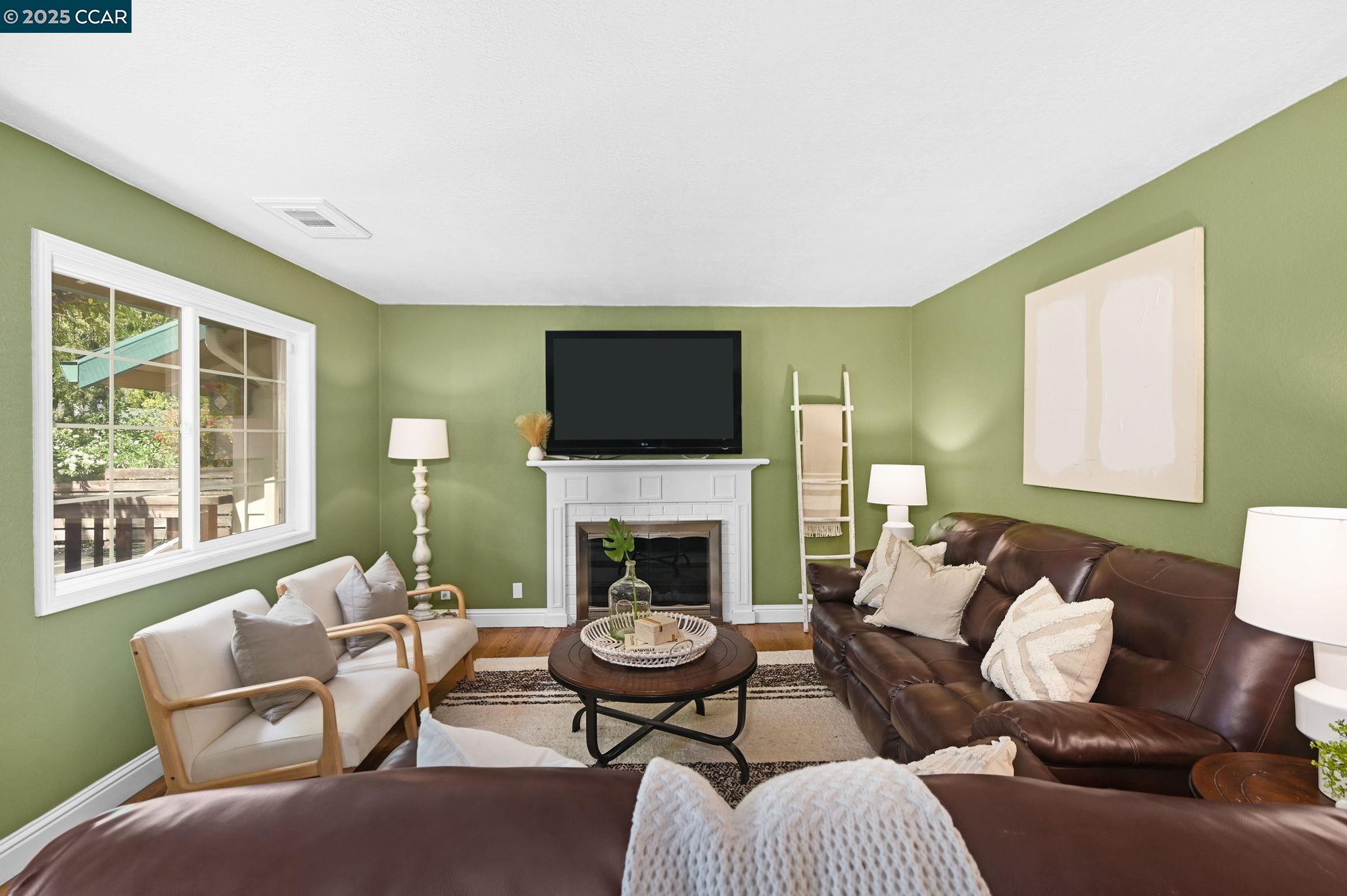Detail Gallery Image 8 of 43 For 412 Beatrice Rd, Pleasant Hill,  CA 94523 - 4 Beds | 2 Baths
