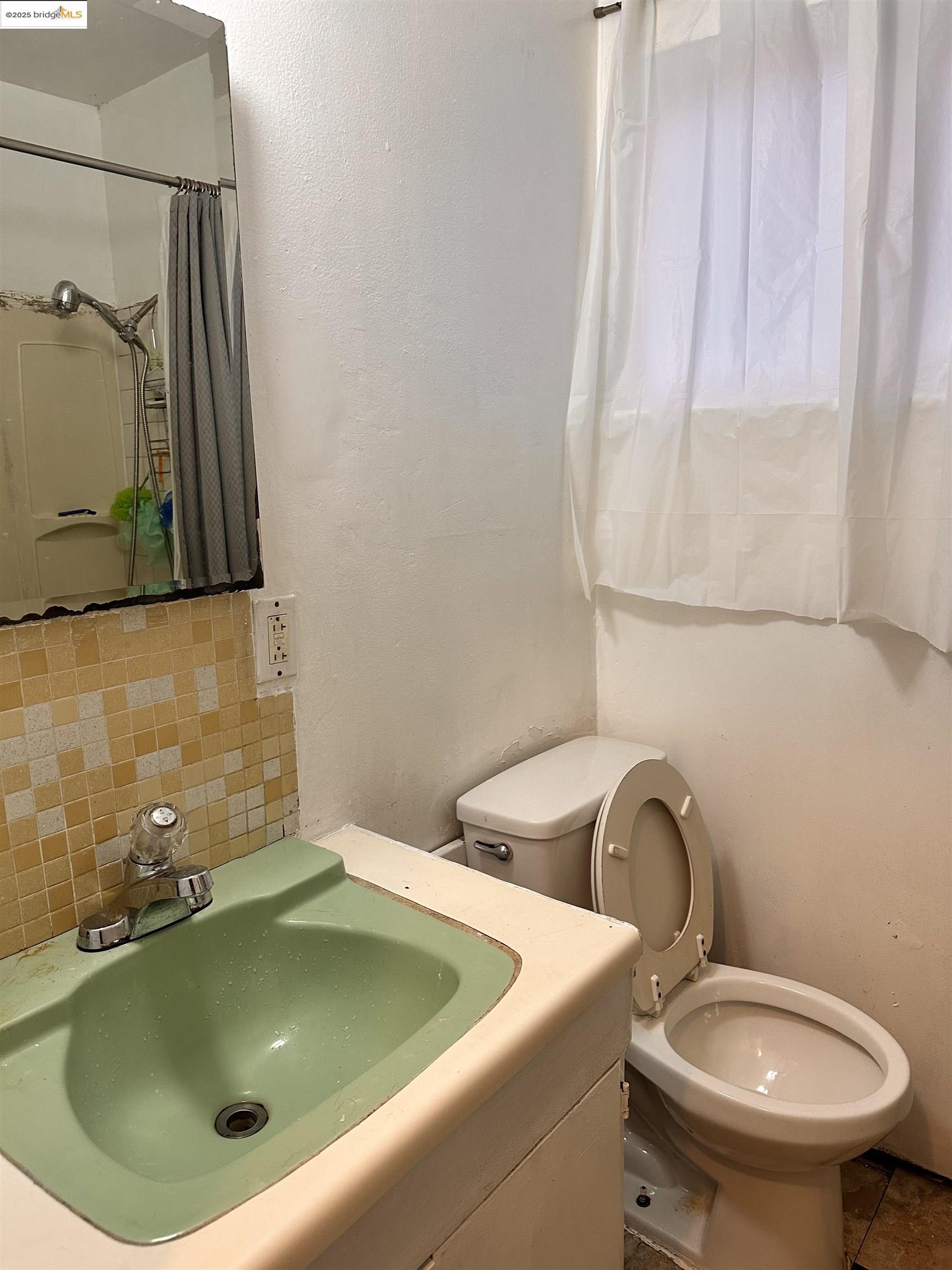 Detail Gallery Image 2 of 25 For 1342 Garvin Ave, Richmond,  CA 94801 - – Beds | – Baths
