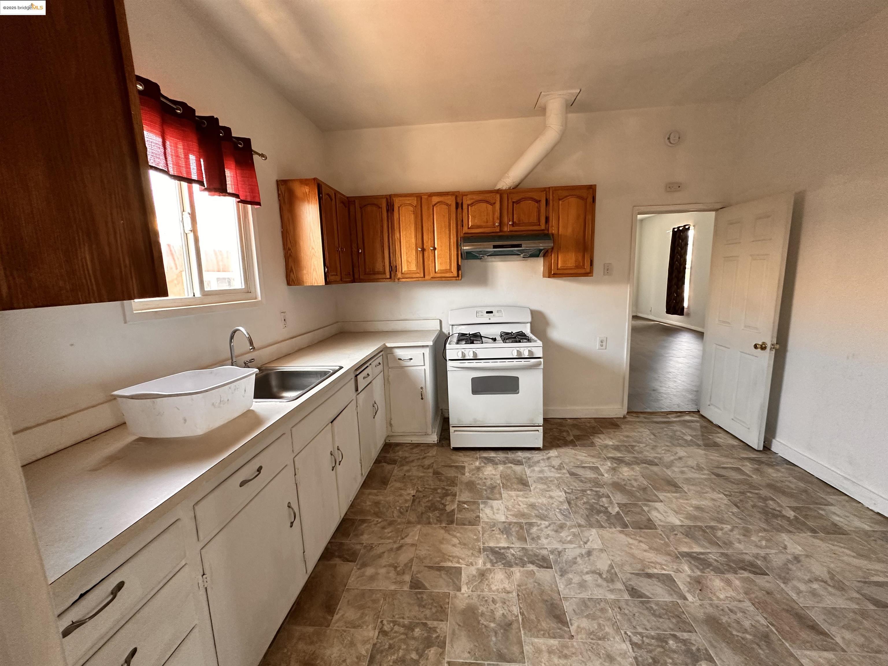 Detail Gallery Image 16 of 25 For 1342 Garvin Ave, Richmond,  CA 94801 - – Beds | – Baths