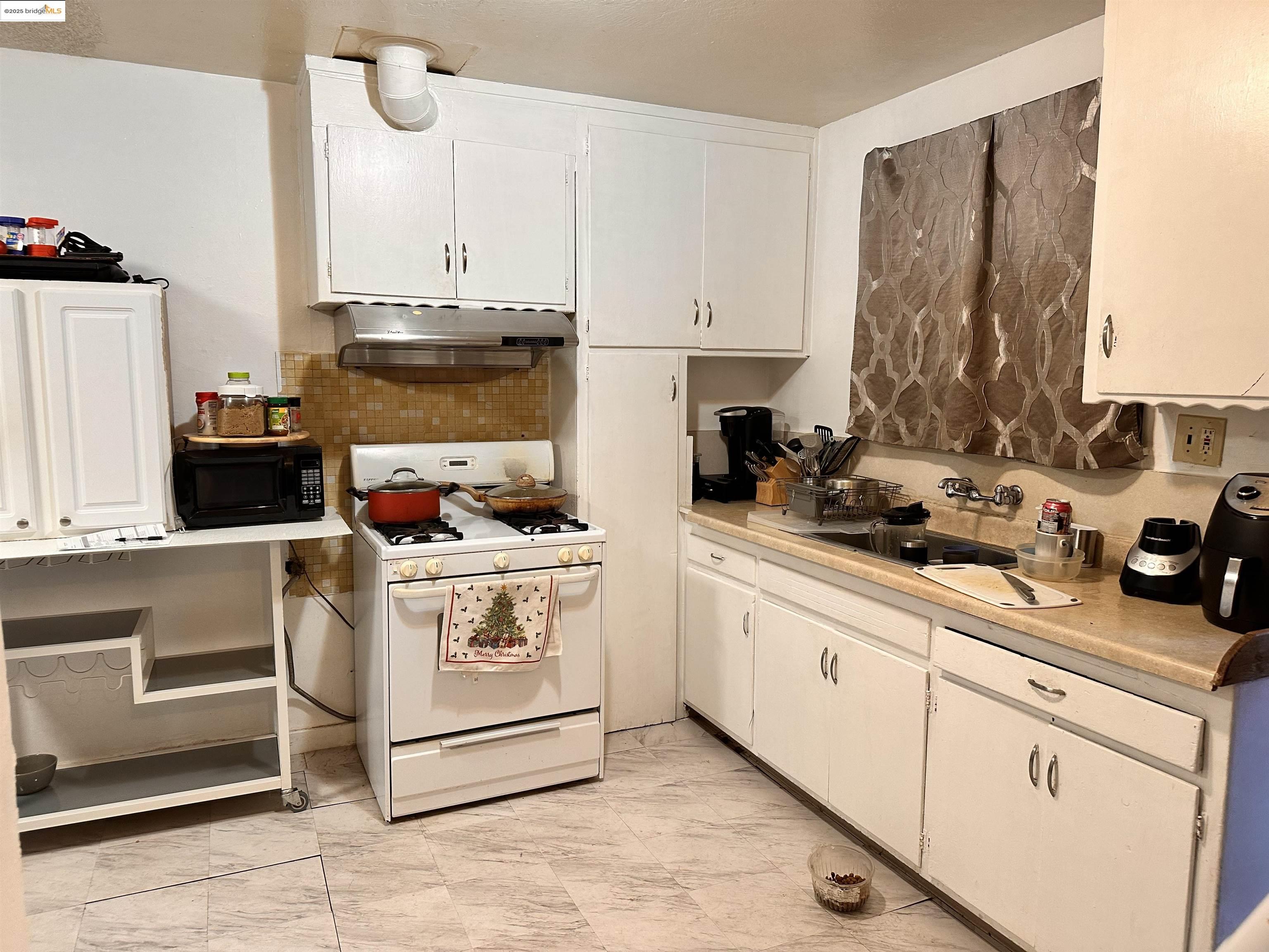 Detail Gallery Image 3 of 25 For 1342 Garvin Ave, Richmond,  CA 94801 - – Beds | – Baths