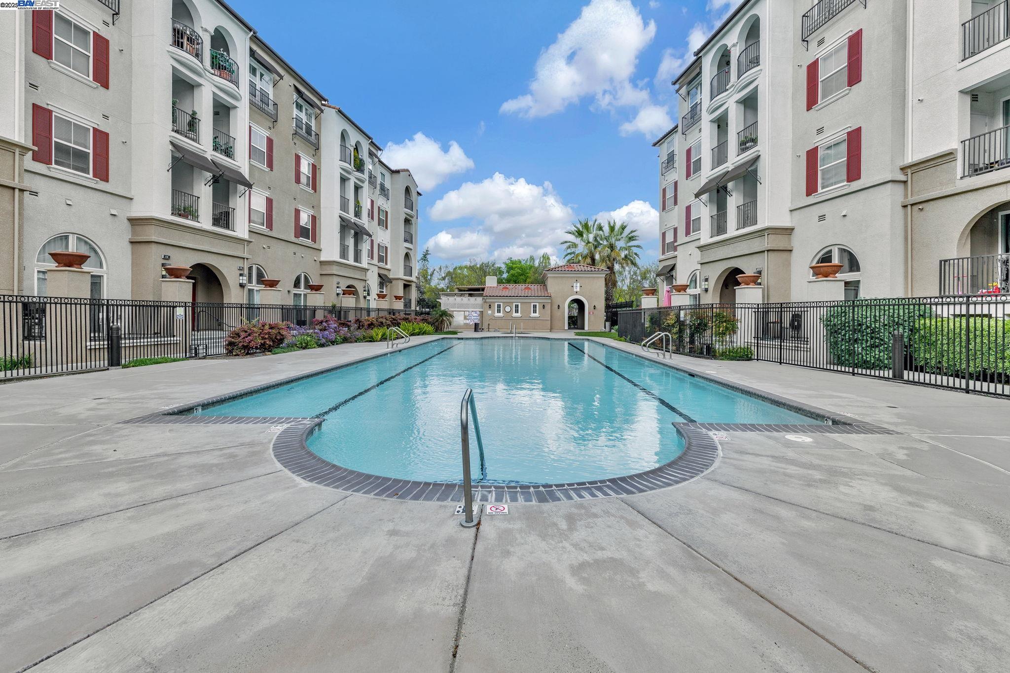 Detail Gallery Image 24 of 28 For 3420 Finnian Way #322,  Dublin,  CA 94568 - 3 Beds | 2 Baths