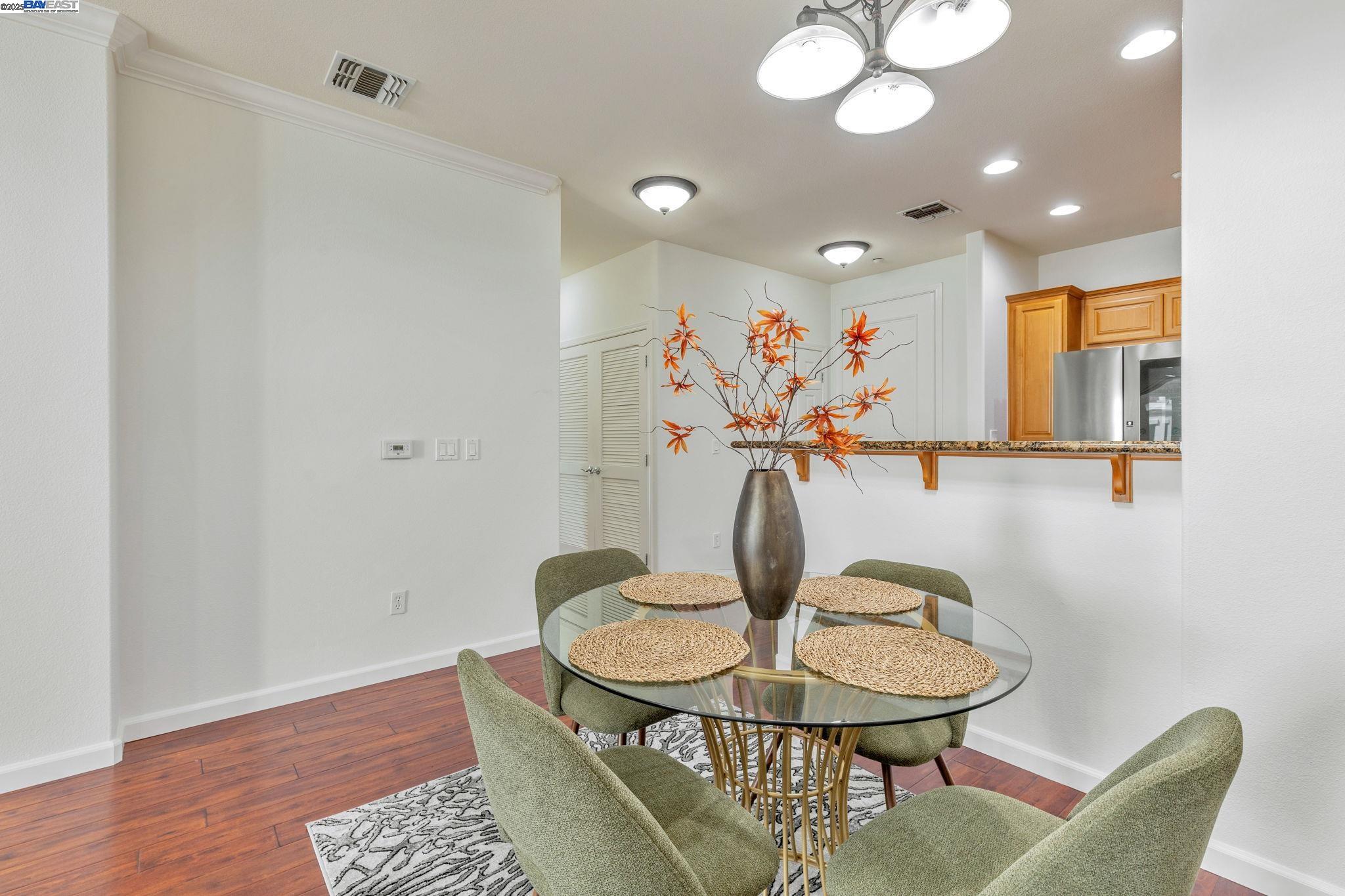 Detail Gallery Image 7 of 28 For 3420 Finnian Way #322,  Dublin,  CA 94568 - 3 Beds | 2 Baths