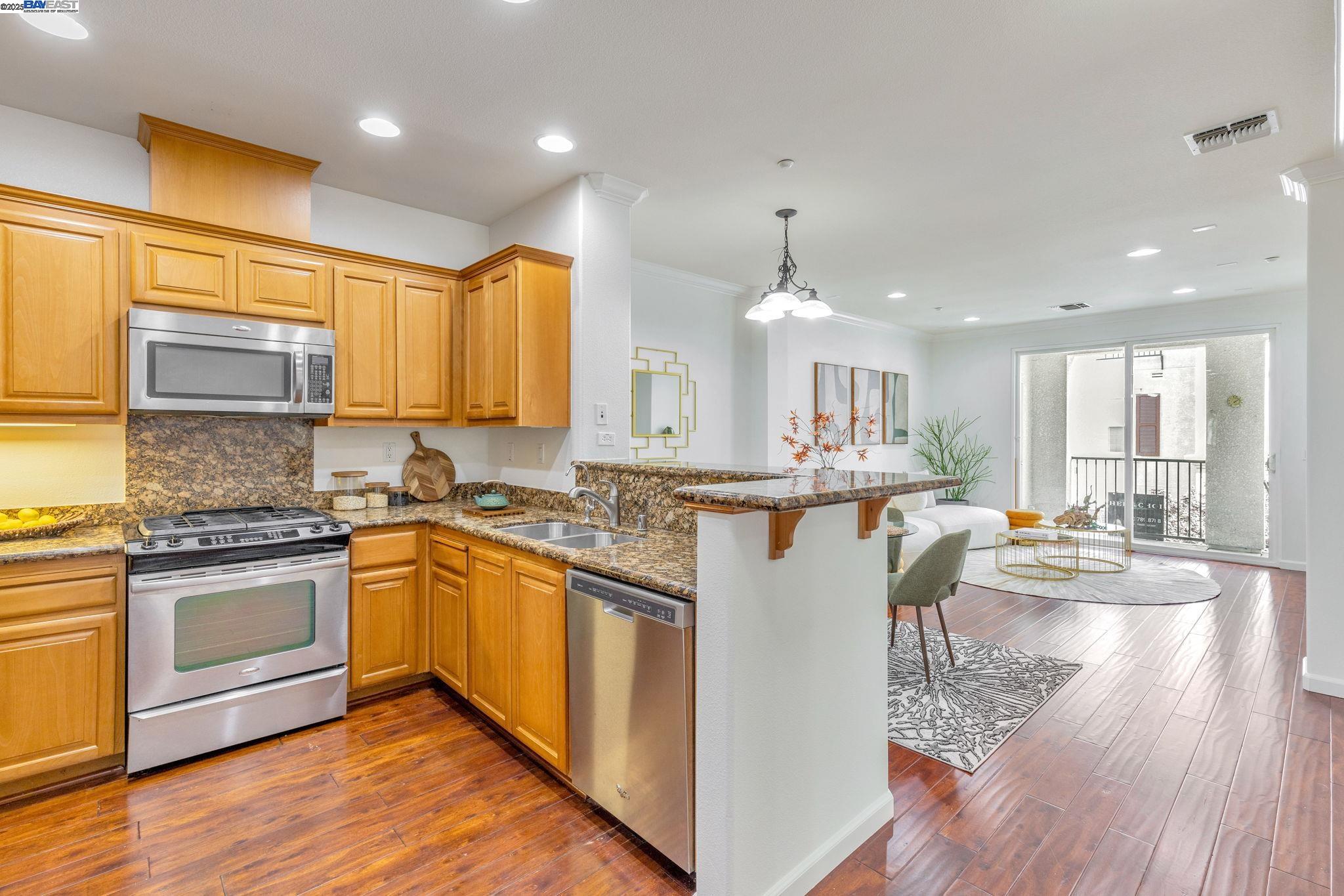 Detail Gallery Image 8 of 28 For 3420 Finnian Way #322,  Dublin,  CA 94568 - 3 Beds | 2 Baths