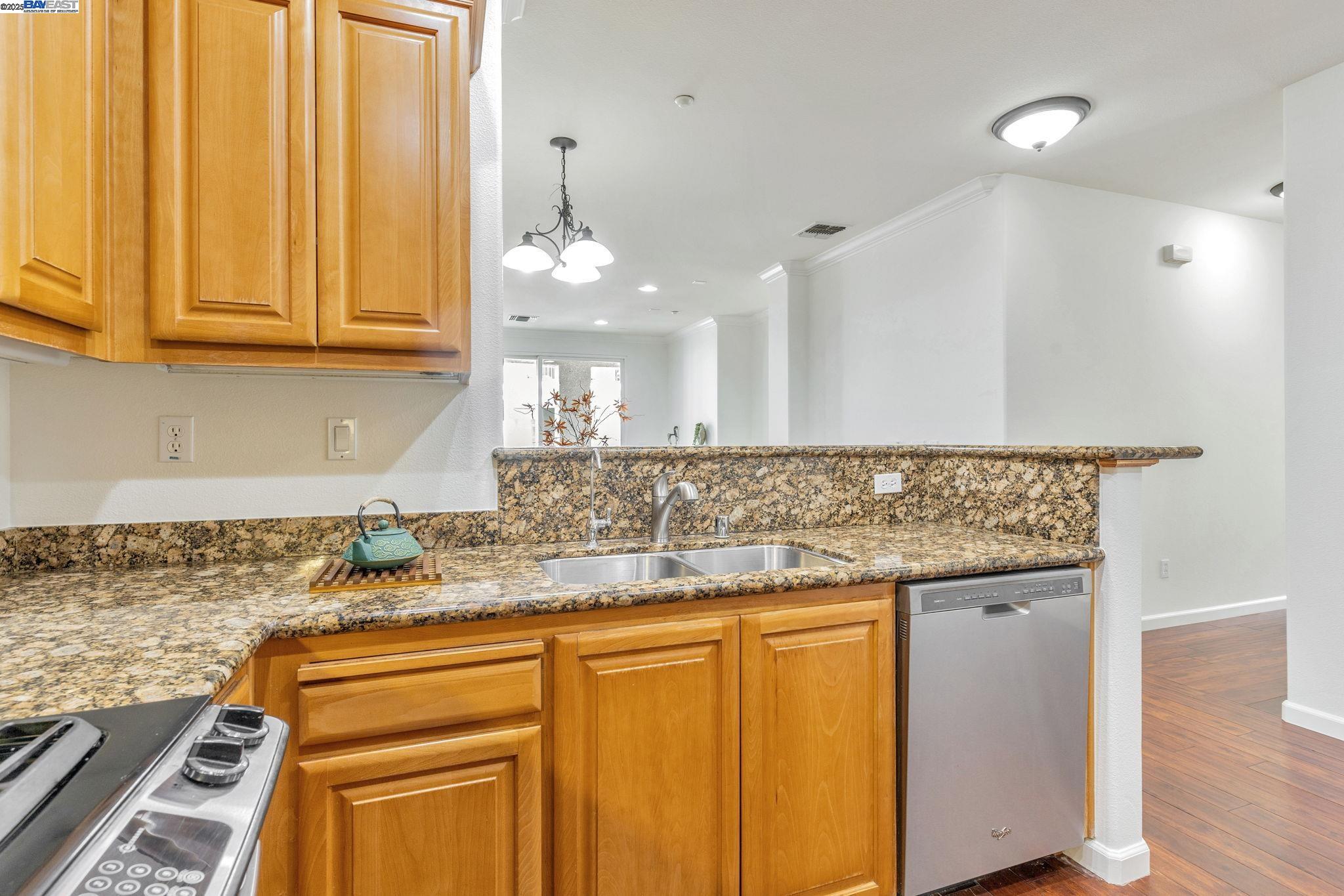 Detail Gallery Image 9 of 28 For 3420 Finnian Way #322,  Dublin,  CA 94568 - 3 Beds | 2 Baths