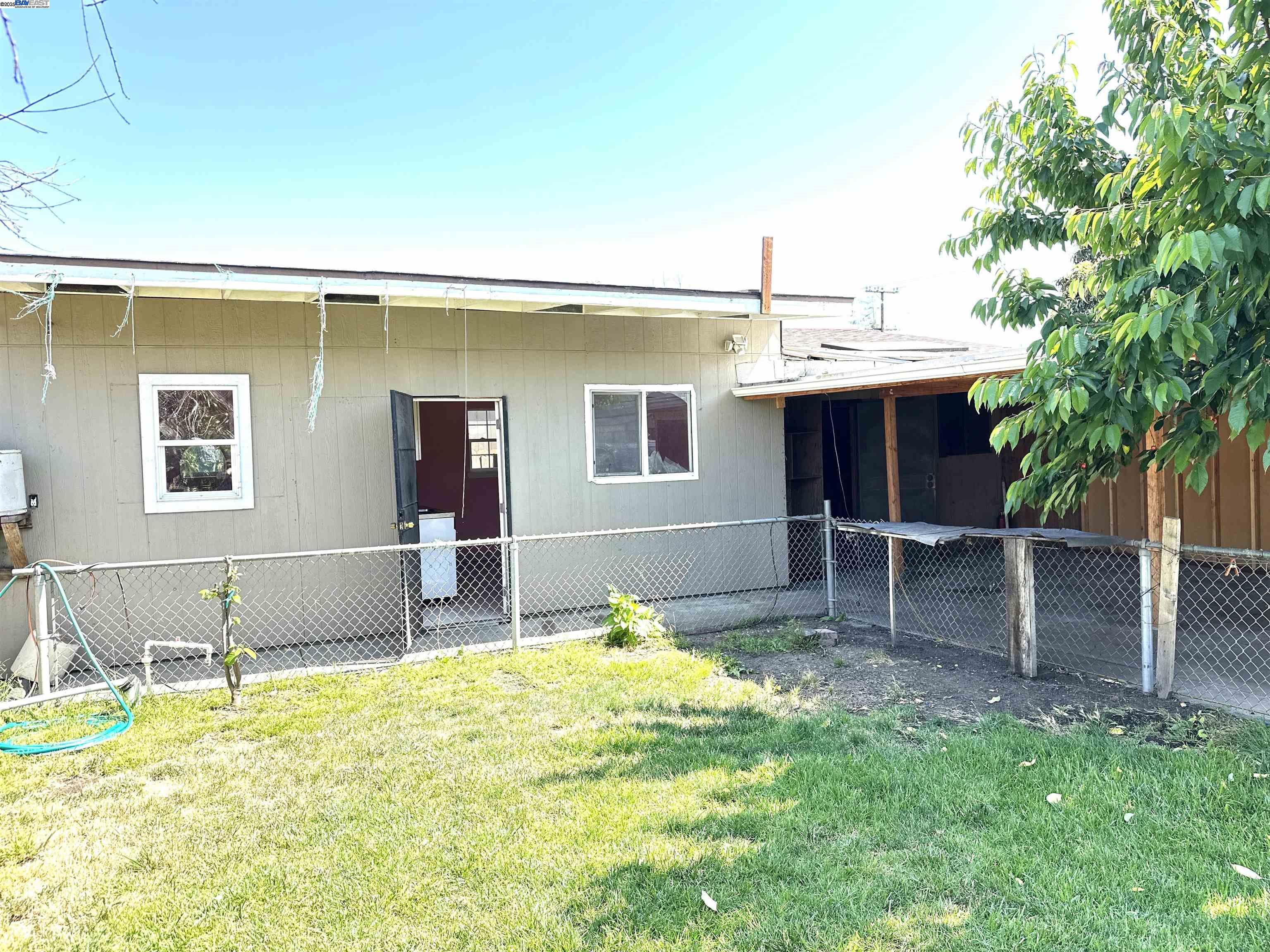 Detail Gallery Image 24 of 31 For 1610 85th Avenue, Oakland,  CA 94621 - 3 Beds | 1 Baths