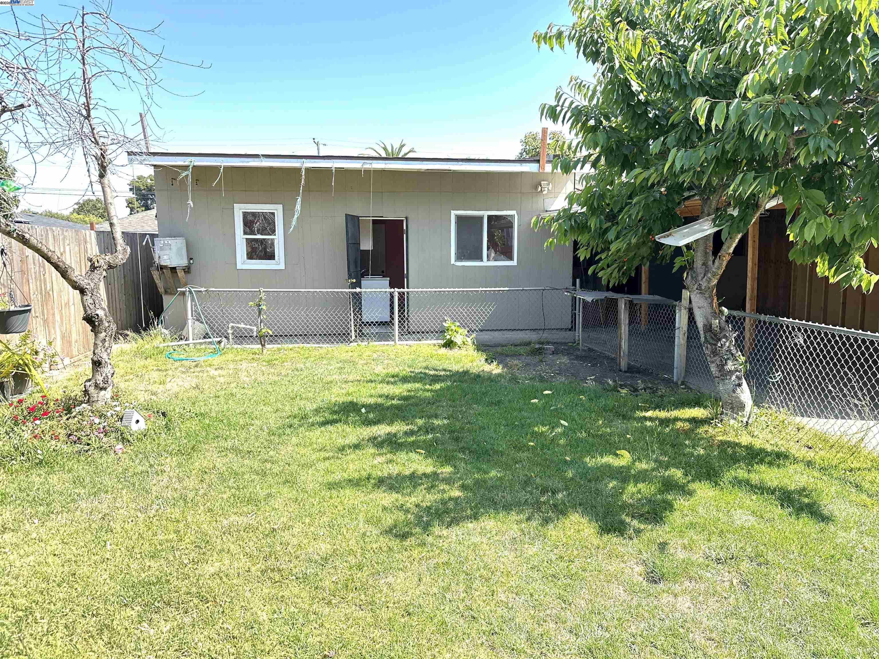 Detail Gallery Image 27 of 31 For 1610 85th Avenue, Oakland,  CA 94621 - 3 Beds | 1 Baths