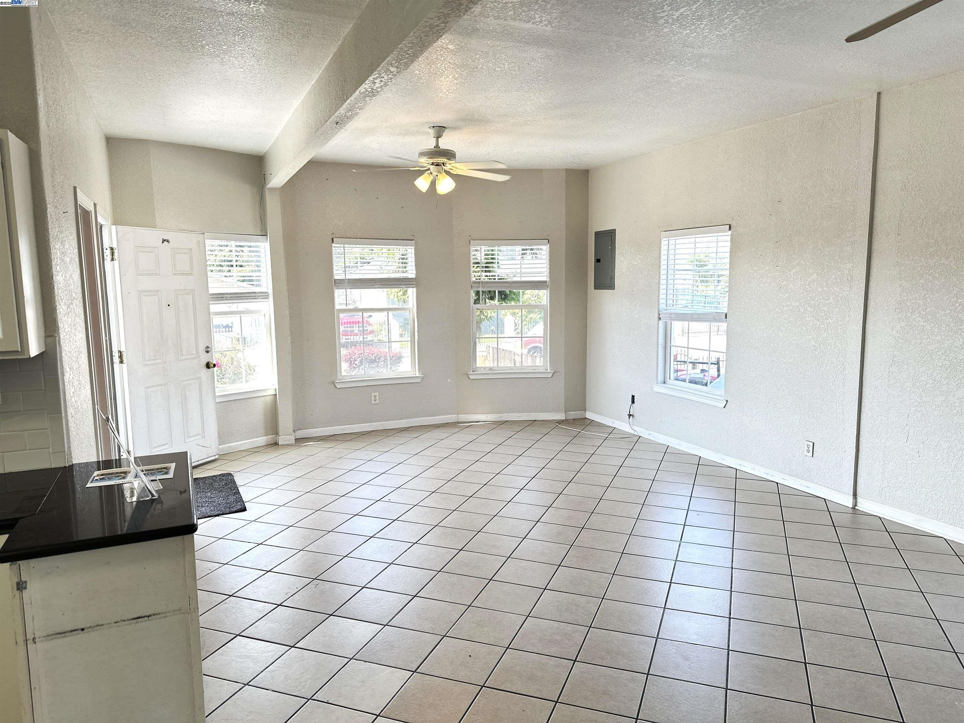Detail Gallery Image 5 of 31 For 1610 85th Avenue, Oakland,  CA 94621 - 3 Beds | 1 Baths