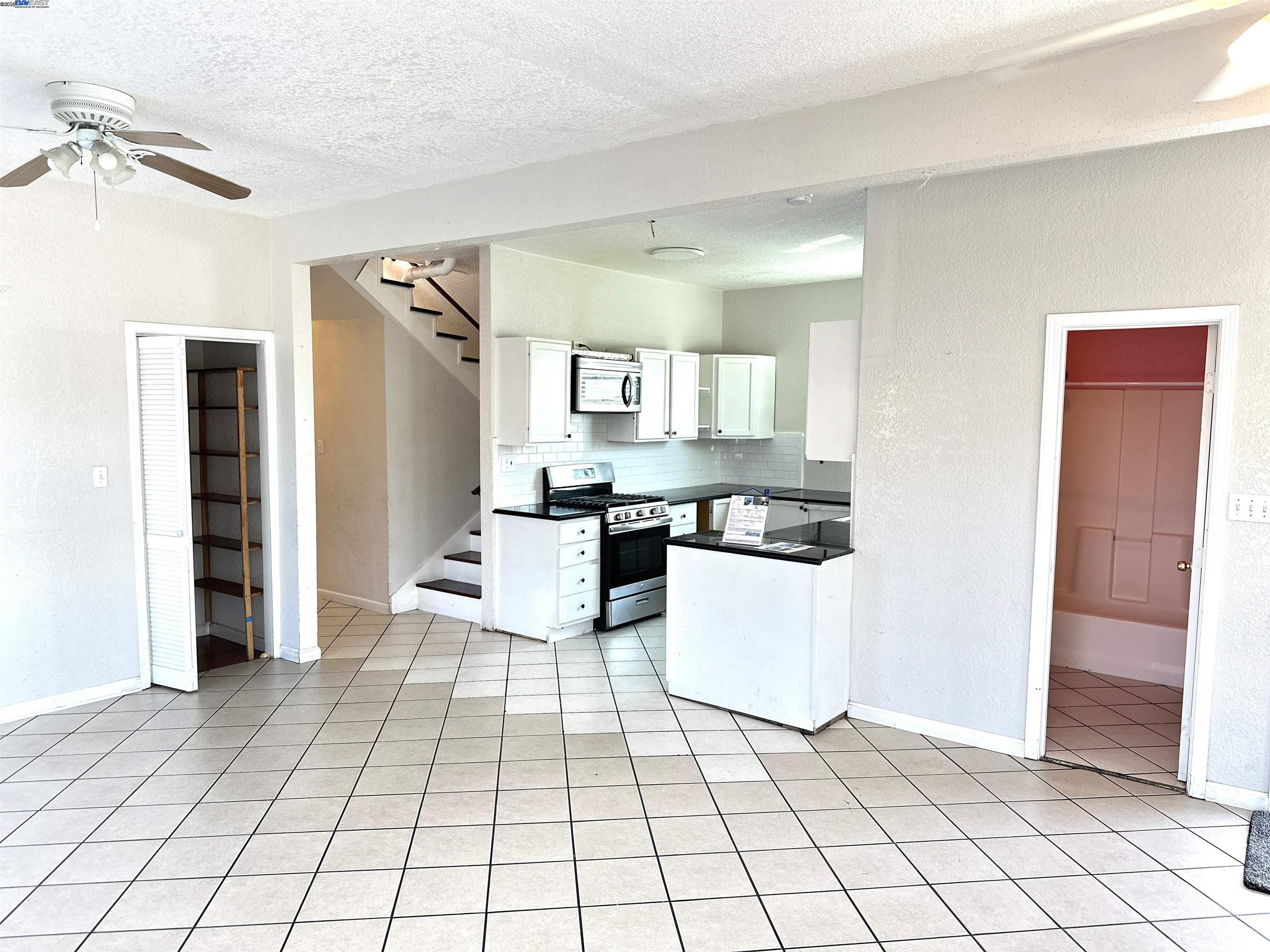 Detail Gallery Image 6 of 31 For 1610 85th Avenue, Oakland,  CA 94621 - 3 Beds | 1 Baths