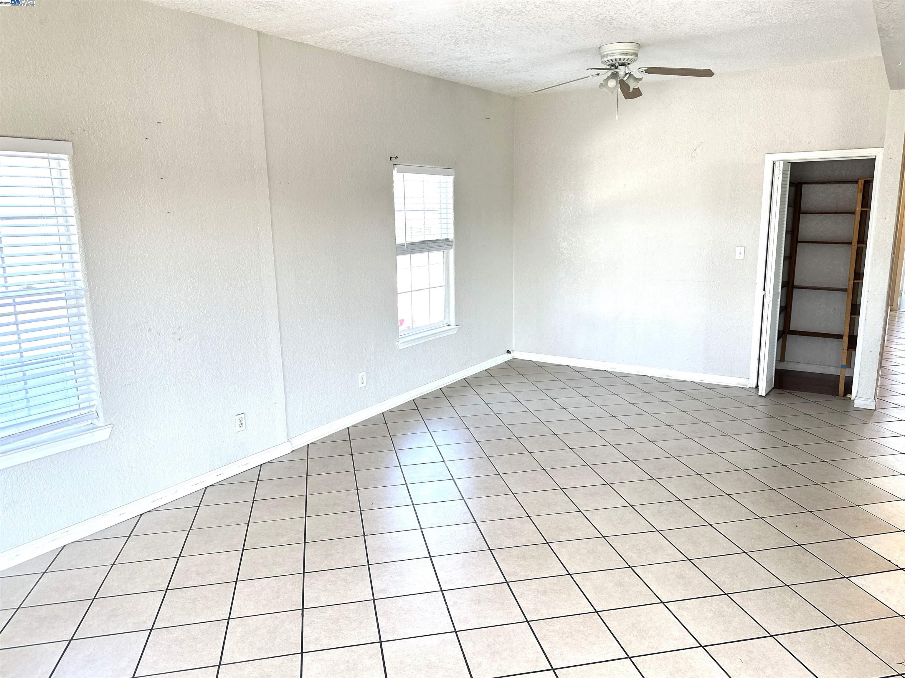 Detail Gallery Image 7 of 31 For 1610 85th Avenue, Oakland,  CA 94621 - 3 Beds | 1 Baths