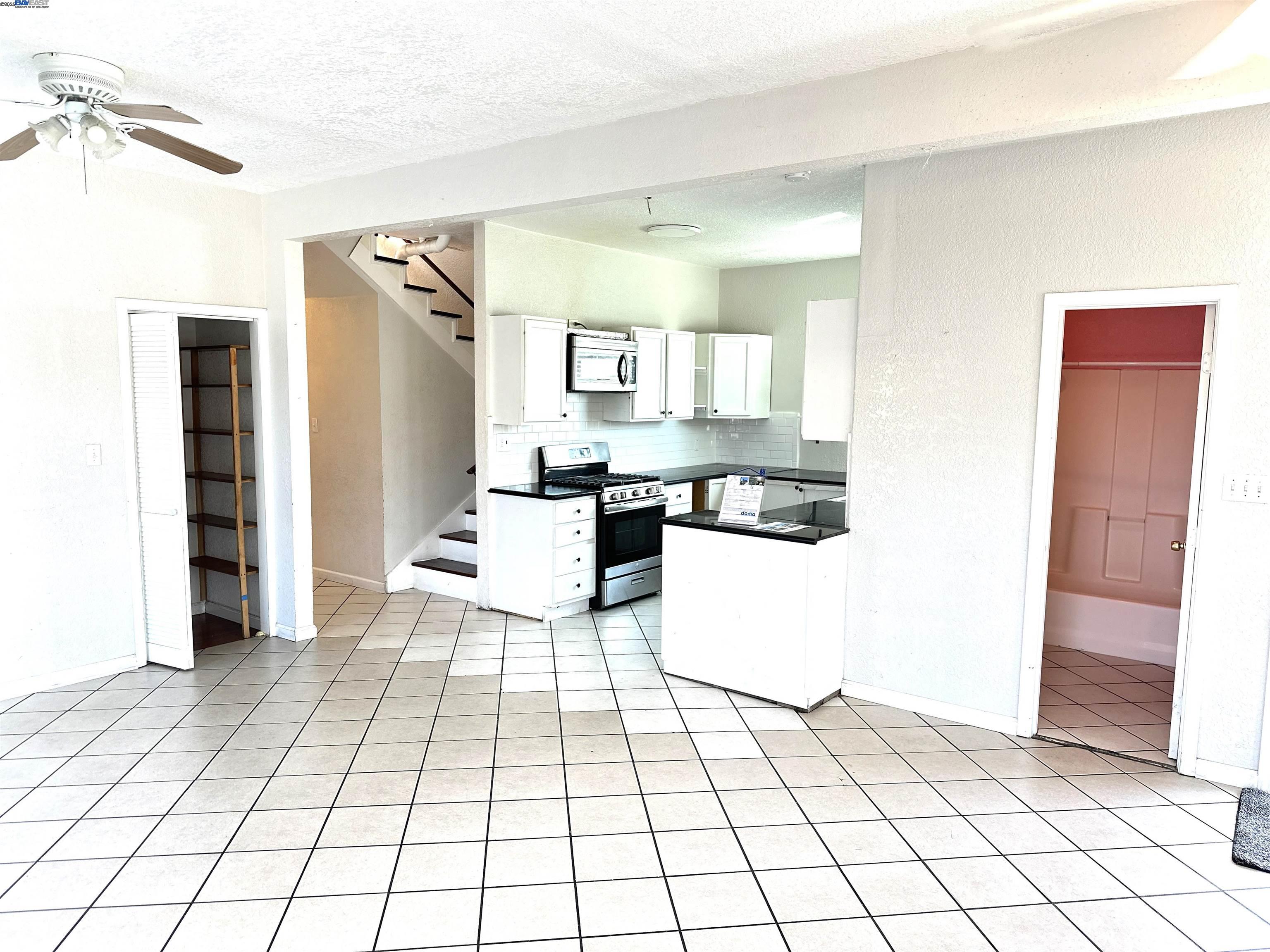 Detail Gallery Image 8 of 31 For 1610 85th Avenue, Oakland,  CA 94621 - 3 Beds | 1 Baths