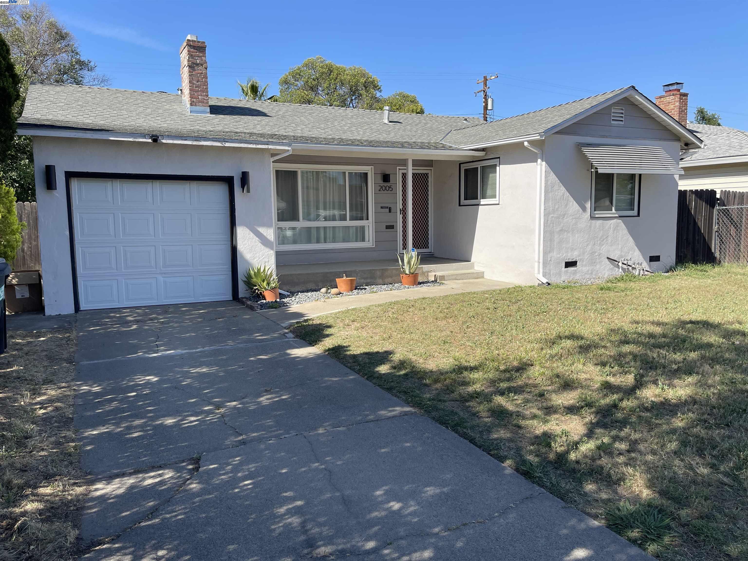 Detail Gallery Image 1 of 1 For 2005 Joan Way, Sacramento,  CA 95825 - 2 Beds | 1 Baths