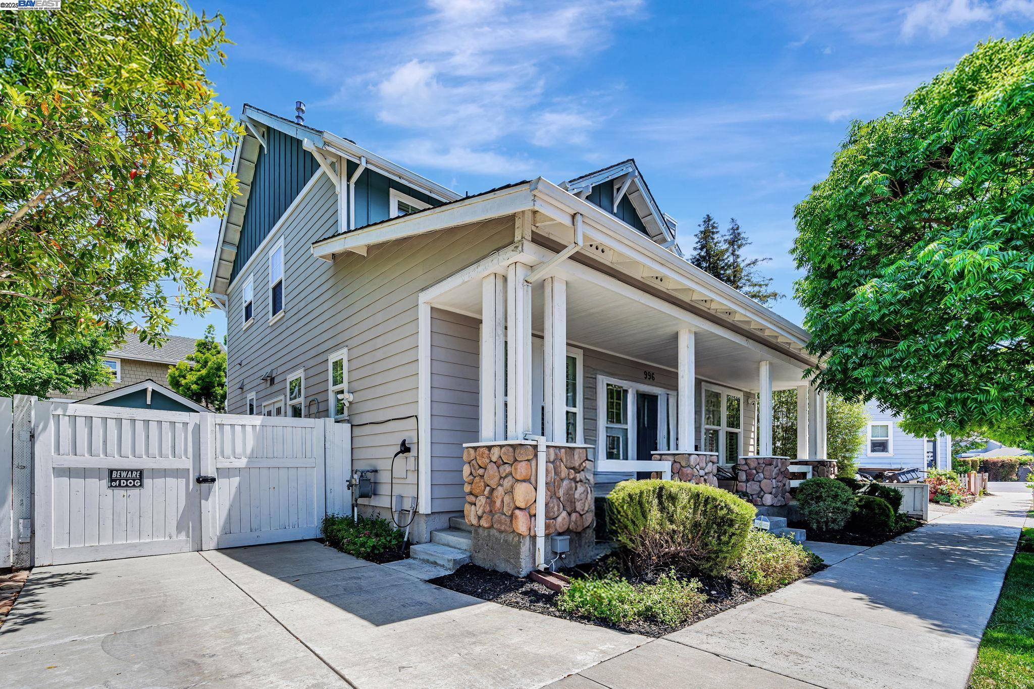 Detail Gallery Image 2 of 60 For 996 Prevost St, San Jose,  CA 95125 - 4 Beds | 3/1 Baths