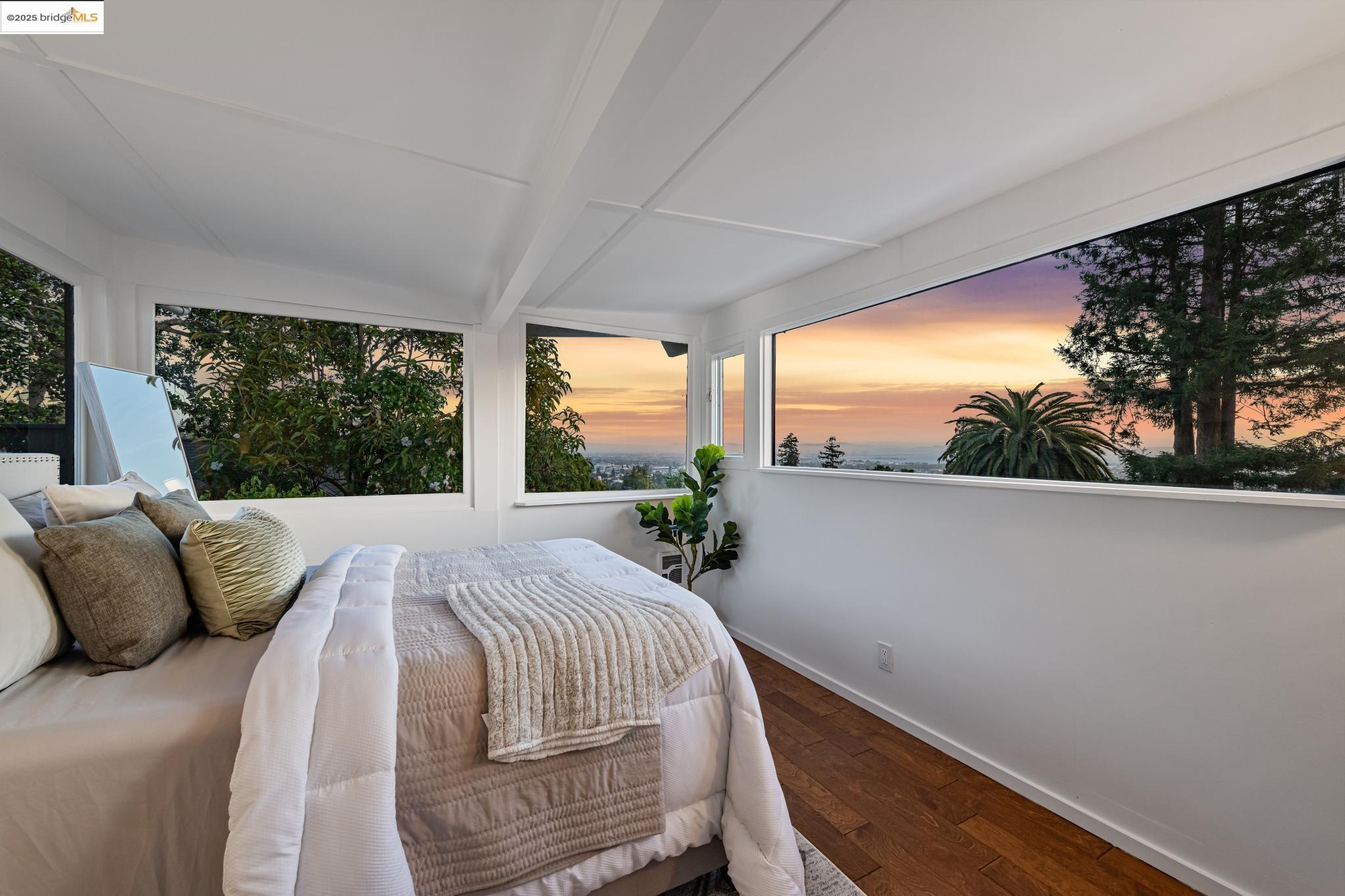 Detail Gallery Image 12 of 60 For 1150 Arch St, Berkeley,  CA 94708 - – Beds | – Baths