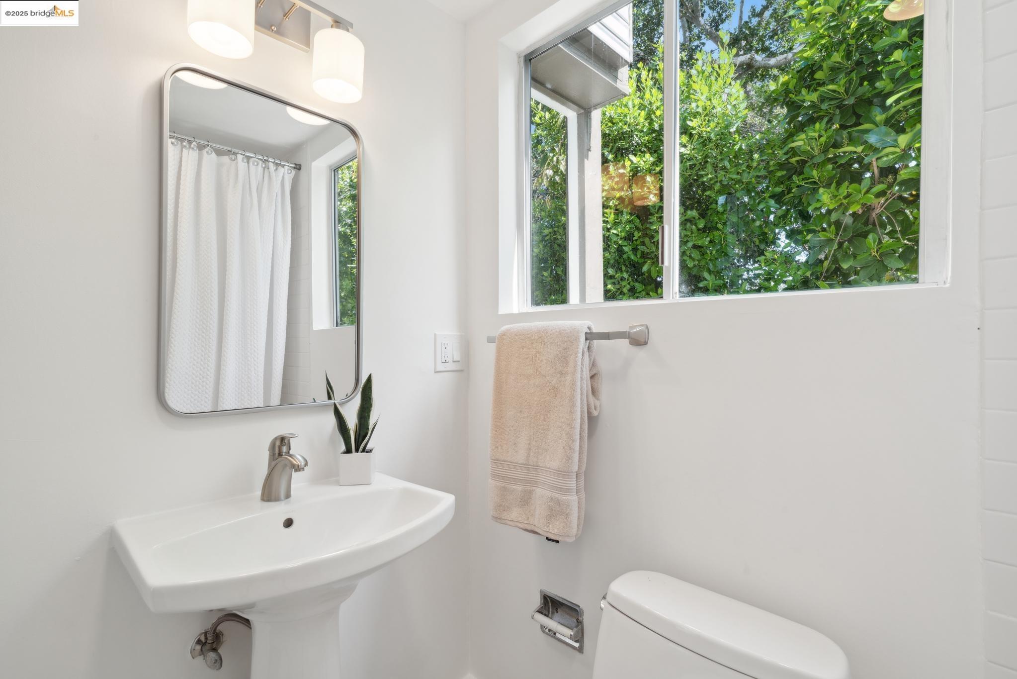 Detail Gallery Image 38 of 60 For 1150 Arch St, Berkeley,  CA 94708 - – Beds | – Baths