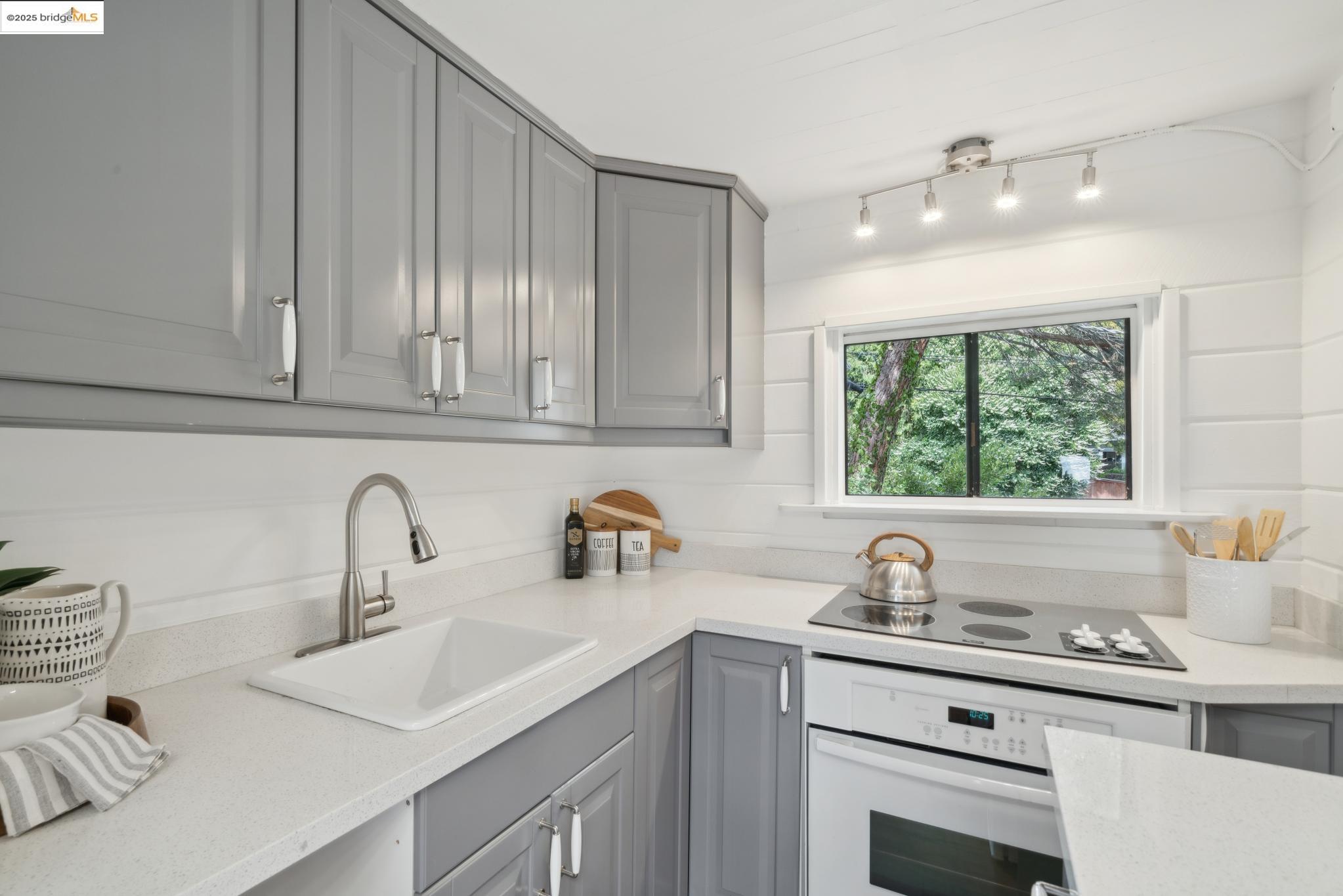 Detail Gallery Image 52 of 60 For 1150 Arch St, Berkeley,  CA 94708 - – Beds | – Baths