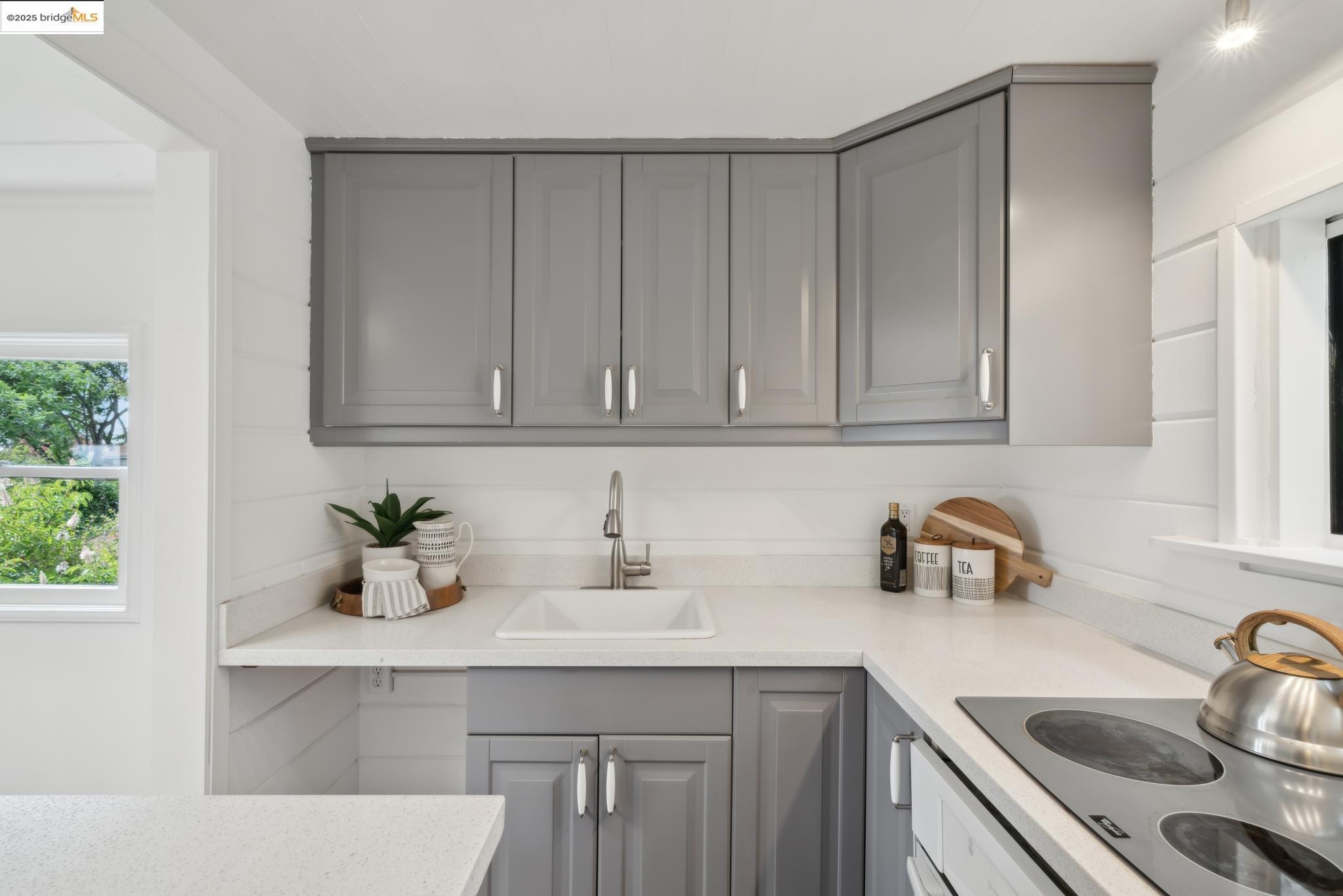 Detail Gallery Image 52 of 60 For 1150 Arch St, Berkeley,  CA 94708 - 5 Beds | 4/1 Baths