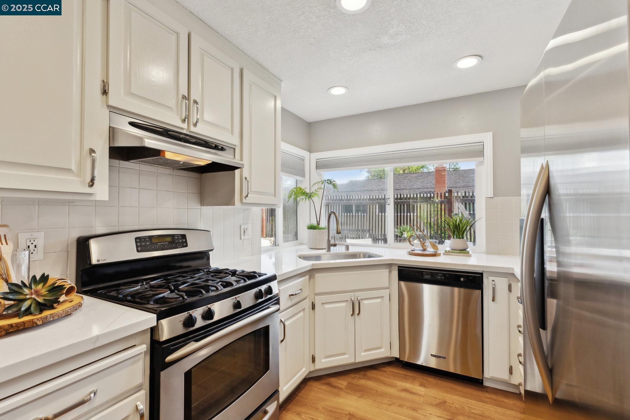 Photo #3: 41097727 Listing 