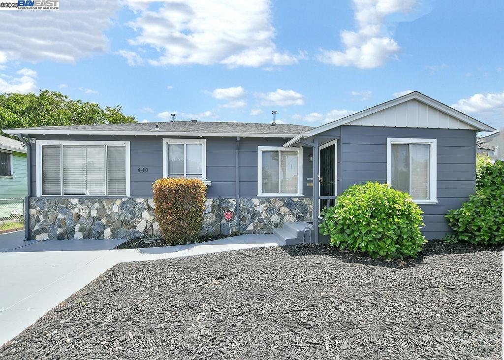 Detail Gallery Image 1 of 22 For 448 Burlwood Ave, Oakland,  CA 94603 - 2 Beds | 1 Baths