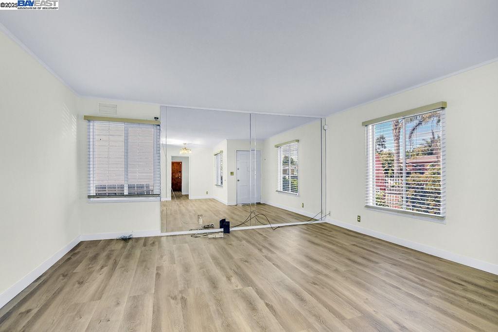 Detail Gallery Image 4 of 22 For 448 Burlwood Ave, Oakland,  CA 94603 - 2 Beds | 1 Baths
