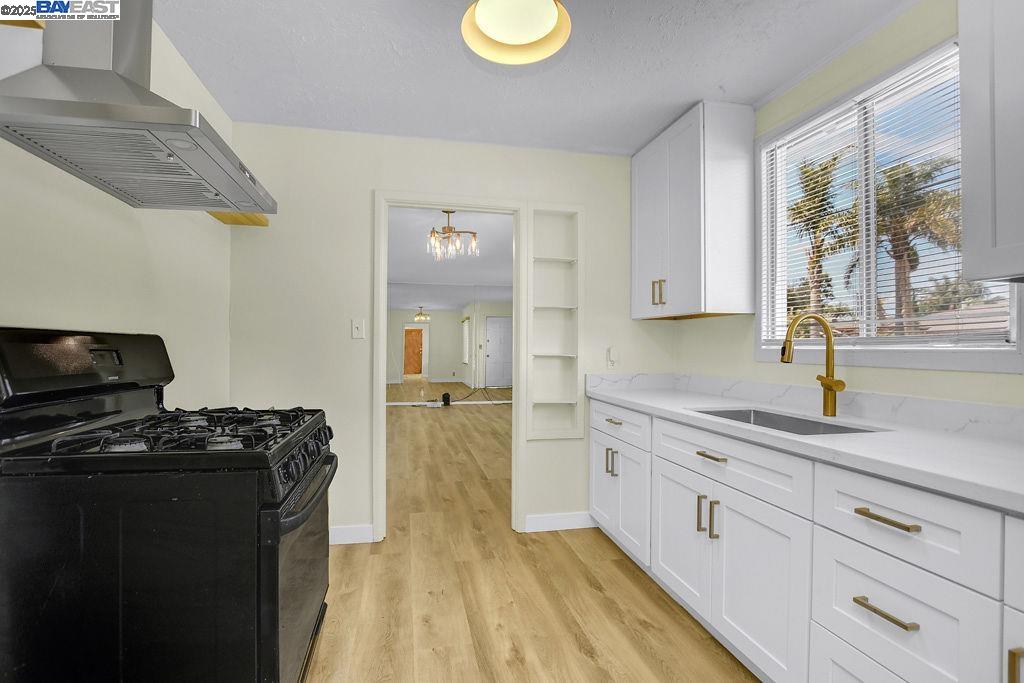 Detail Gallery Image 7 of 22 For 448 Burlwood Ave, Oakland,  CA 94603 - 2 Beds | 1 Baths