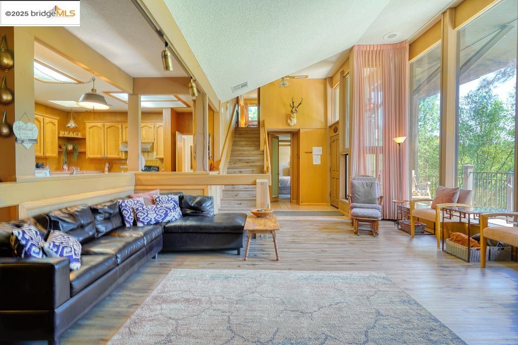 Detail Gallery Image 8 of 24 For 20783 Non Pareil, Groveland,  CA 95321 - 2 Beds | 3 Baths