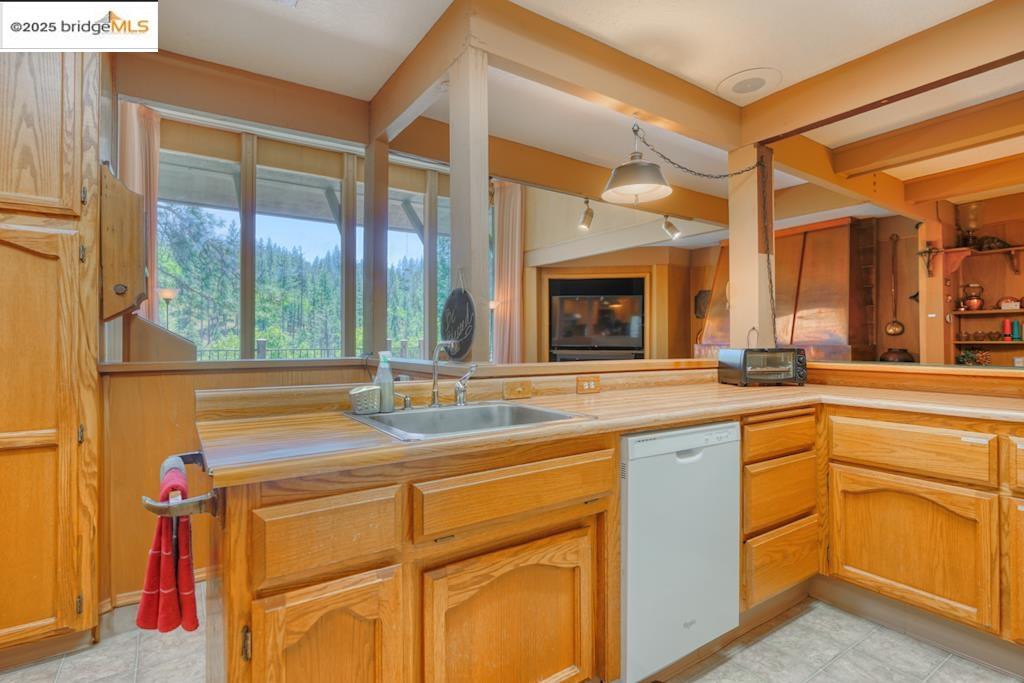 Detail Gallery Image 9 of 24 For 20783 Non Pareil, Groveland,  CA 95321 - 2 Beds | 3 Baths