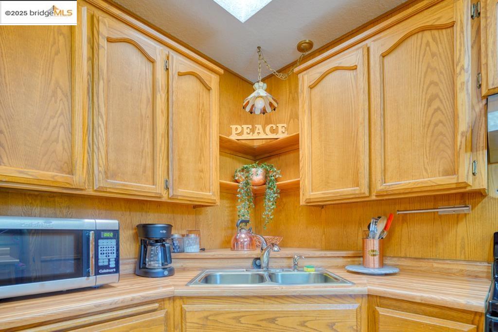 Detail Gallery Image 10 of 24 For 20783 Non Pareil, Groveland,  CA 95321 - 2 Beds | 3 Baths